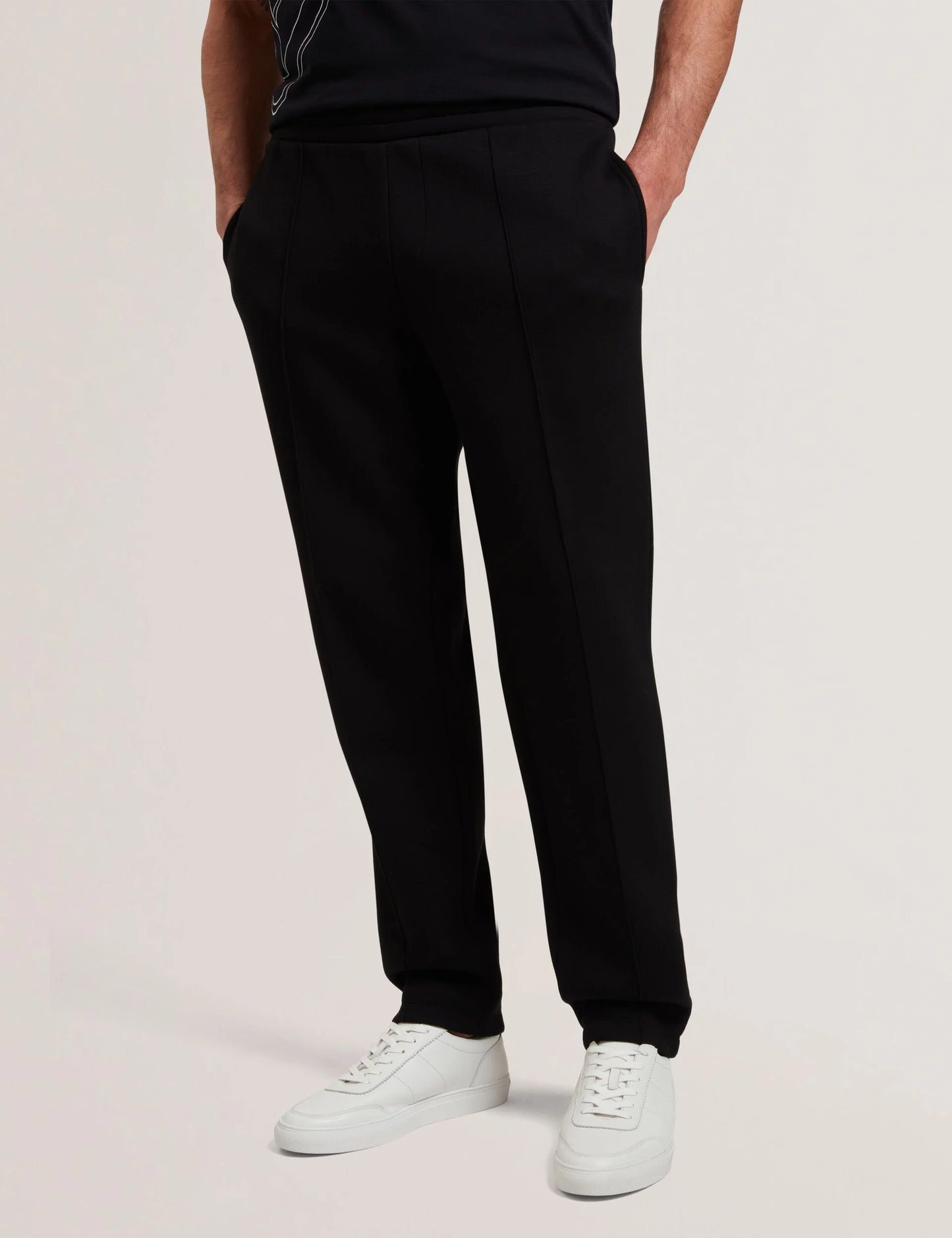 UAVER | BLACK
