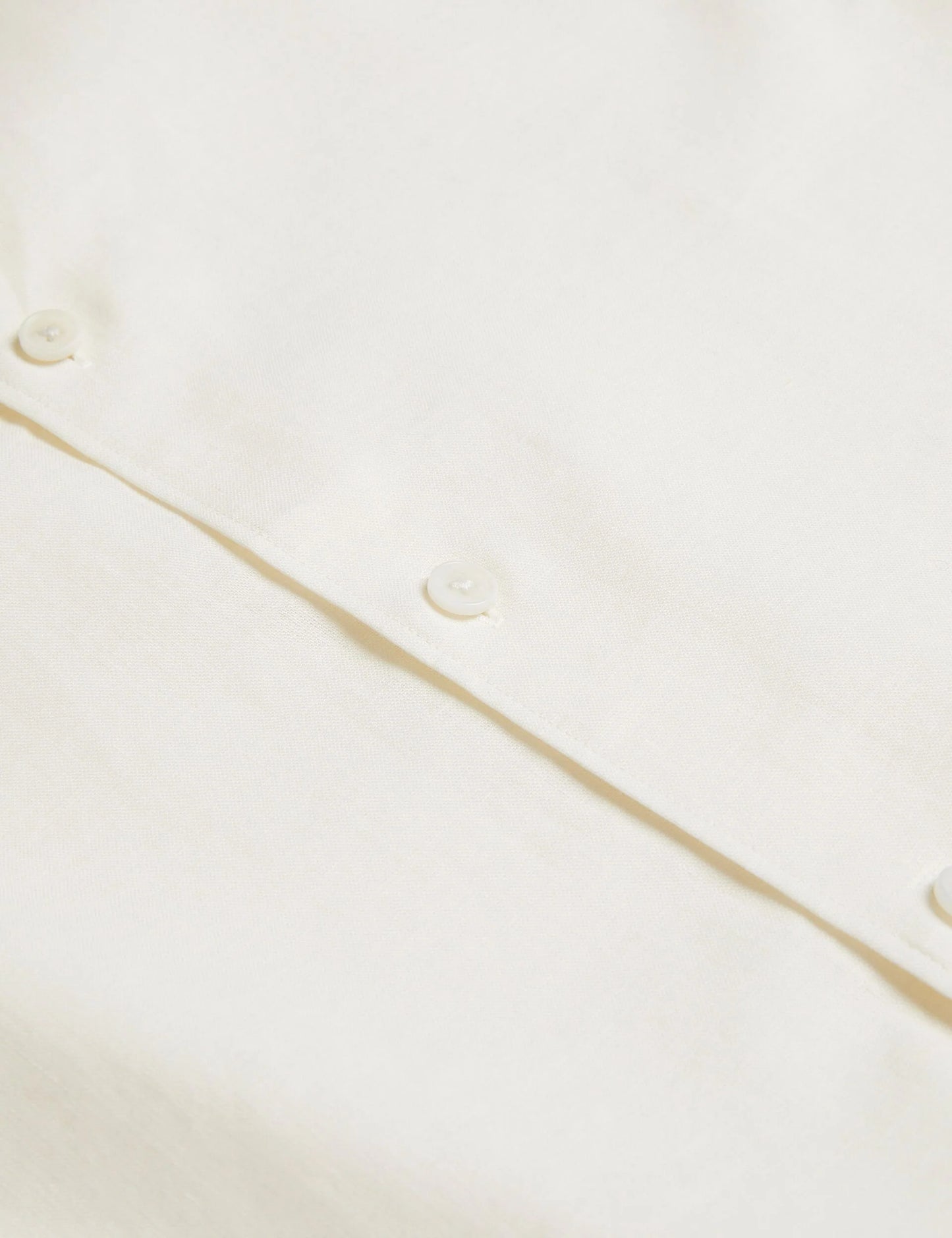 NAIRES | WHITE