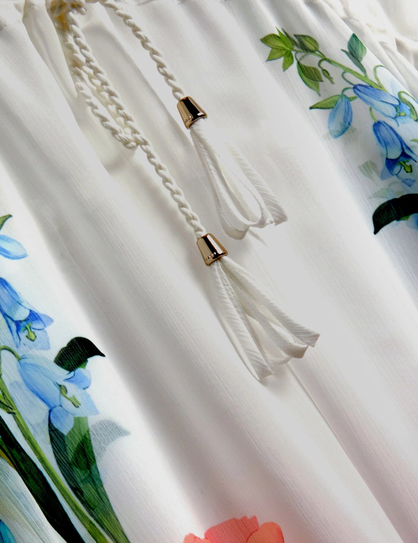 LUUSAA | WHITE