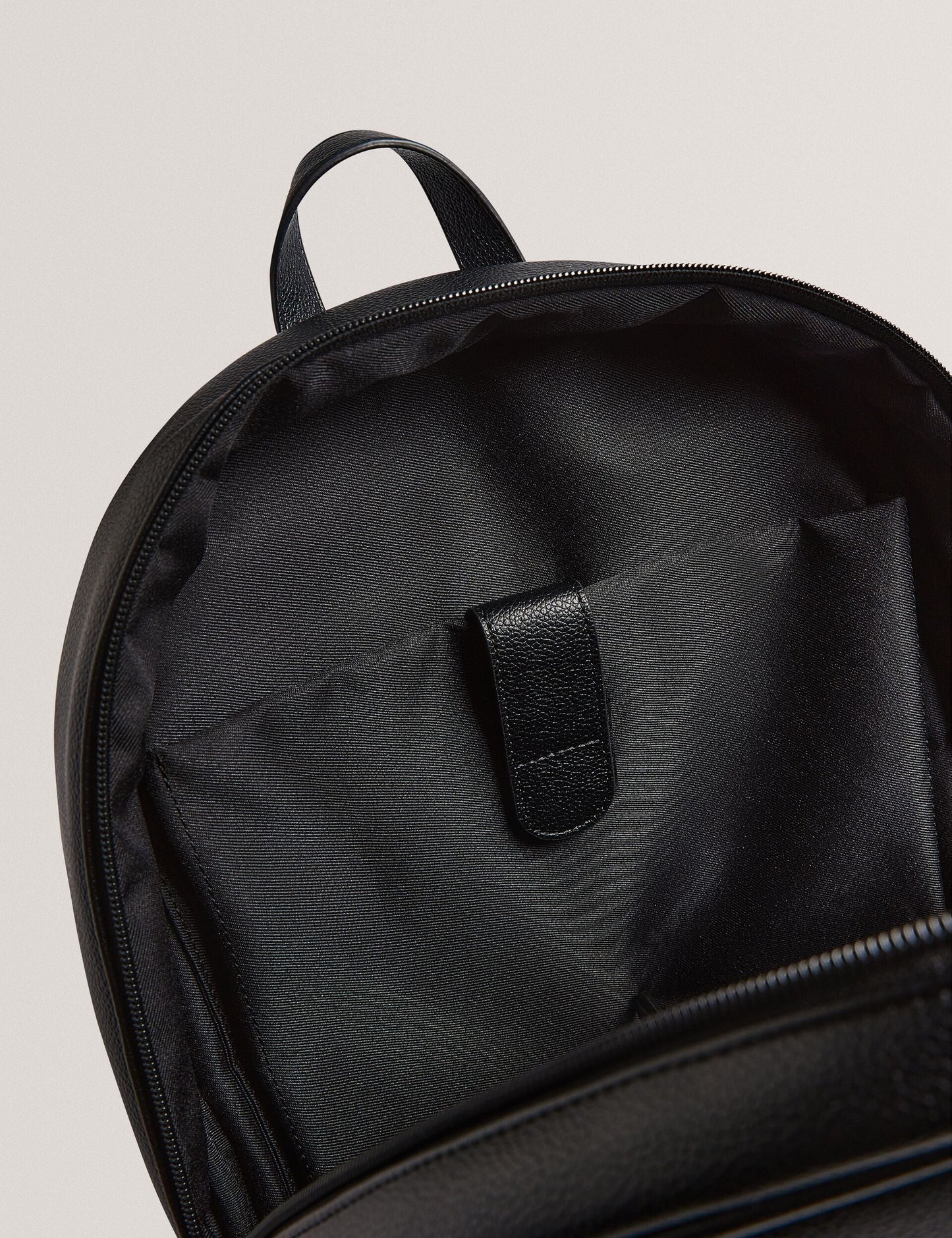 KEVIIN | BLACK