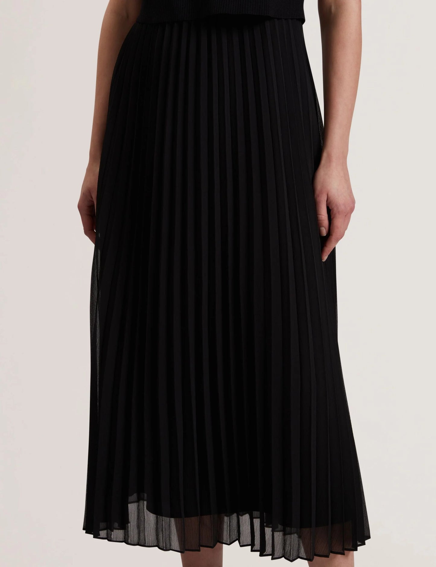 LARNAHH | BLACK