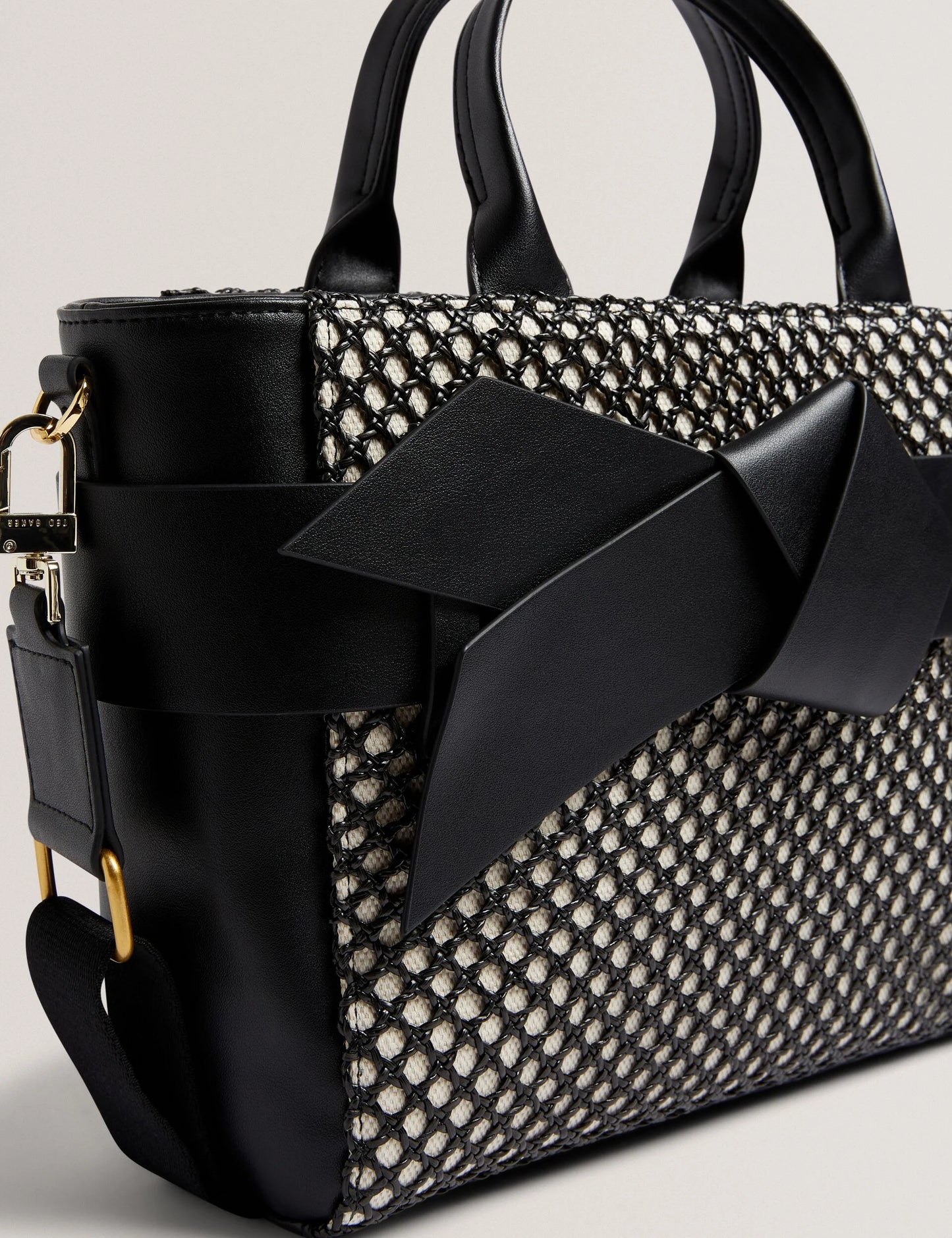 JEESA | BLACK