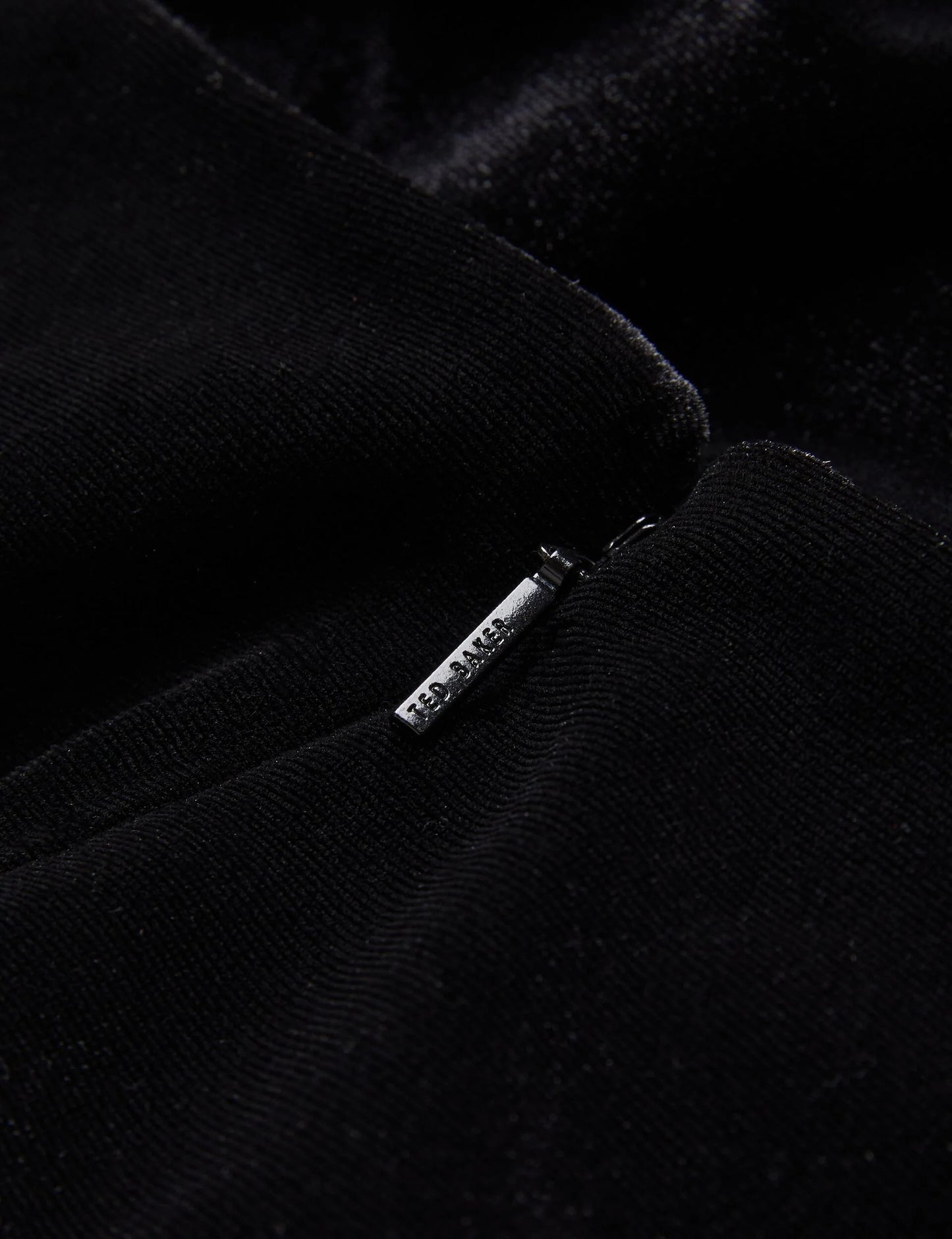DURVLA | BLACK