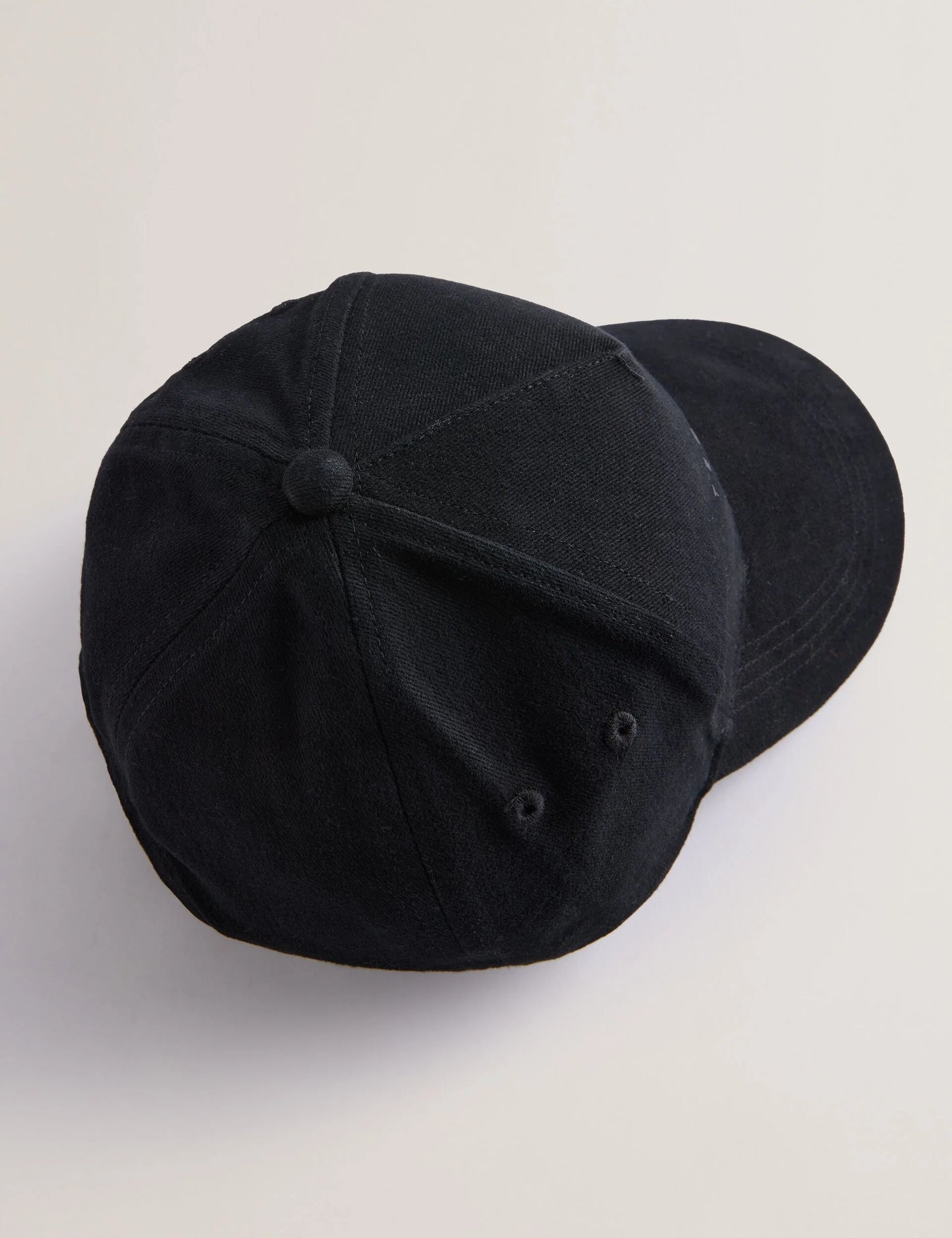 FREDDS | BLACK