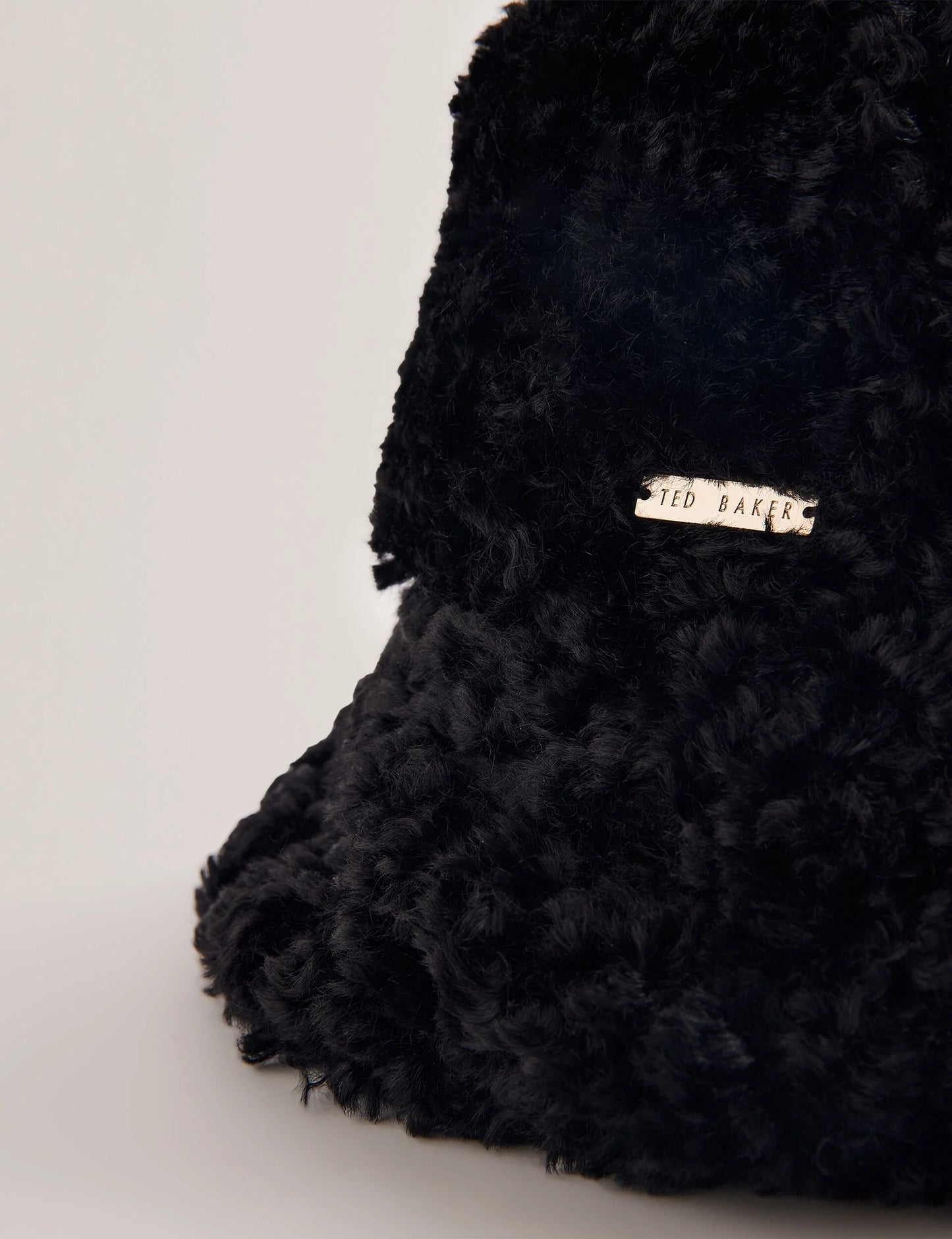 FLUFFYI | BLACK