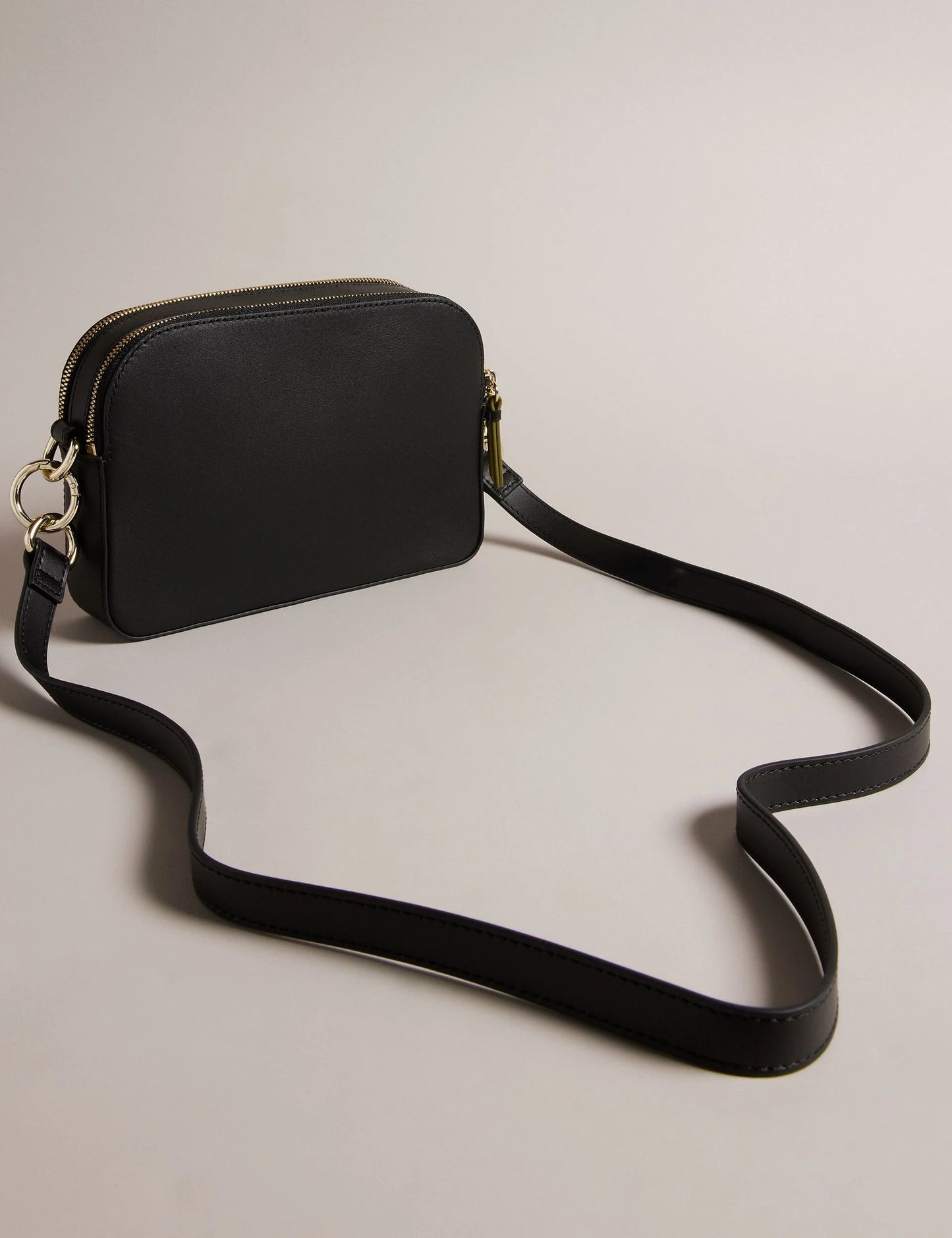 DARCELO | JET BLACK