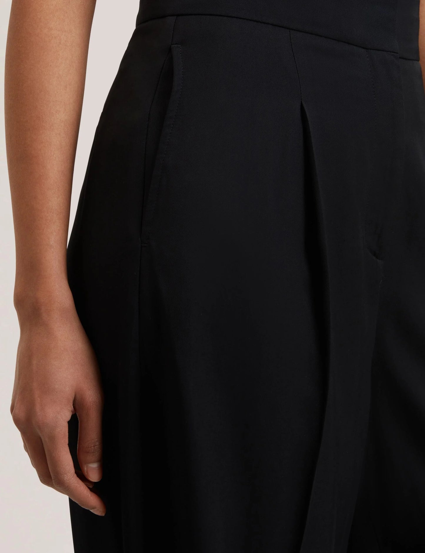 KIOLLI | BLACK