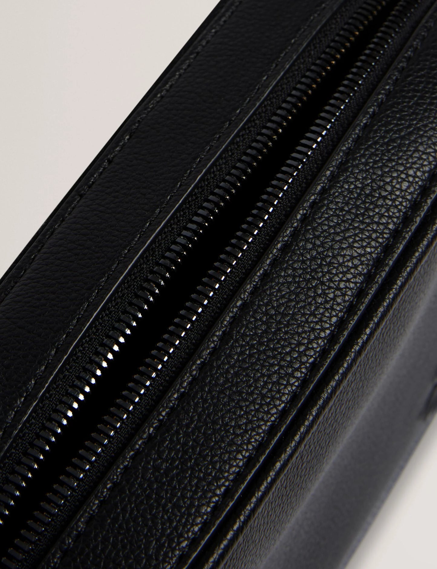 TAIG | BLACK