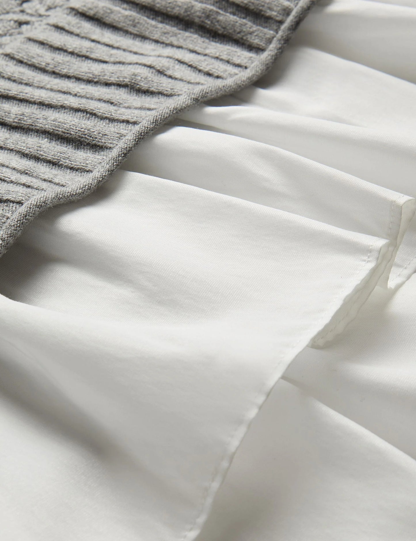 HOLINAS | GREY