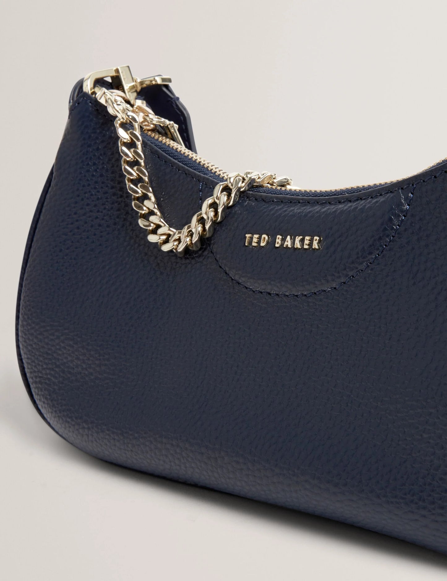 ESSIY | NAVY