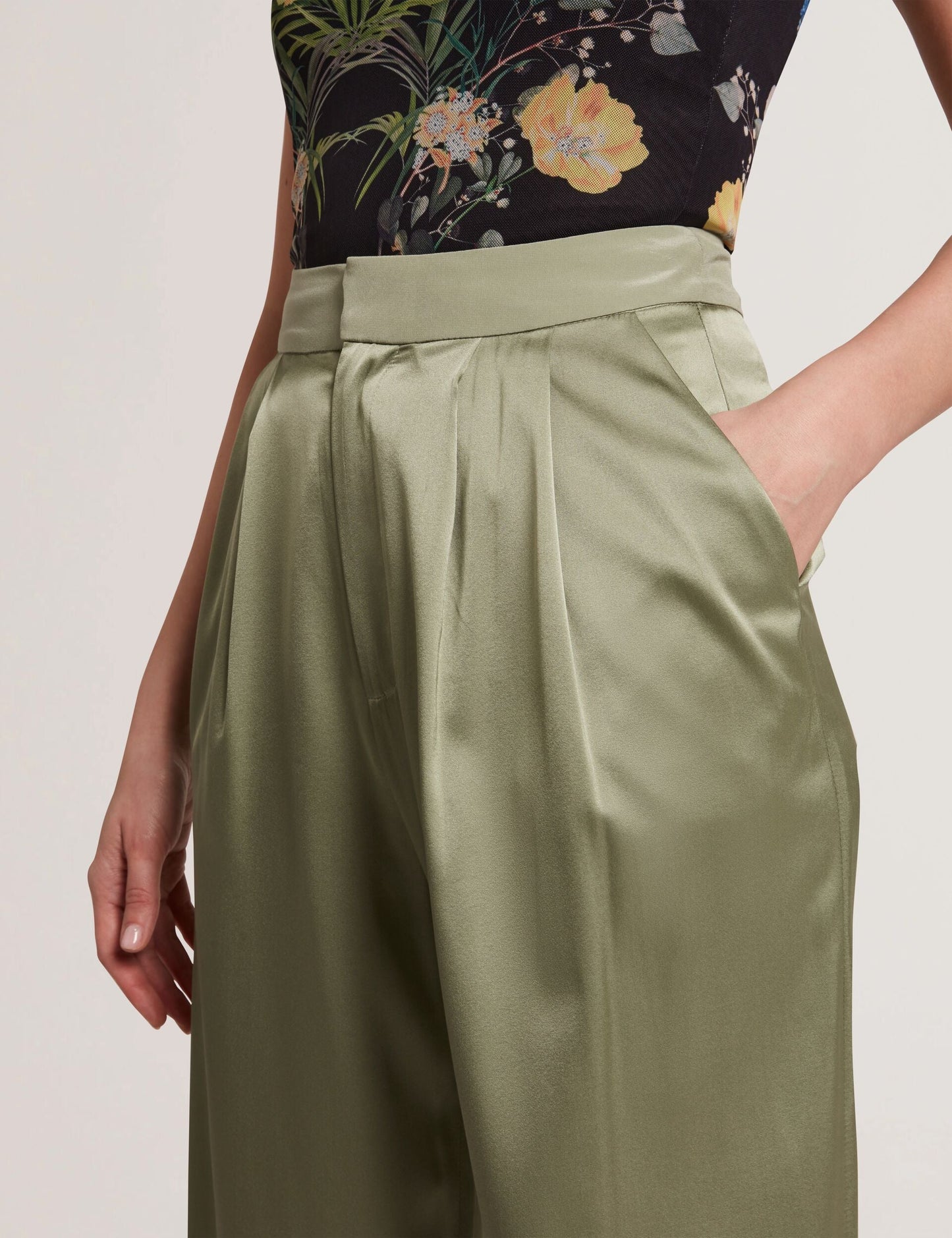 SILK WIDE LEG BELTED TUCK PANT | DESERT SAGE