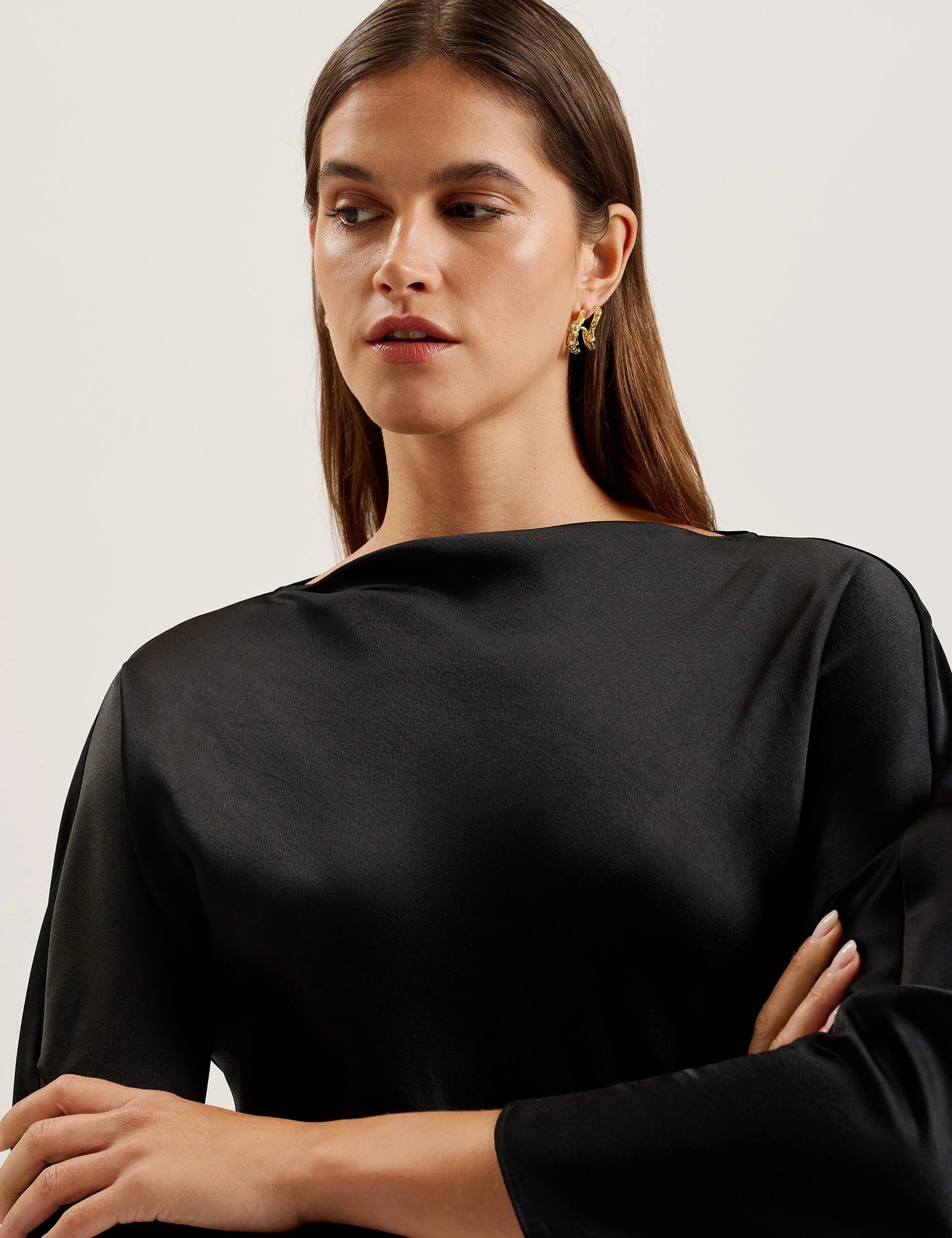 AVELLI | BLACK