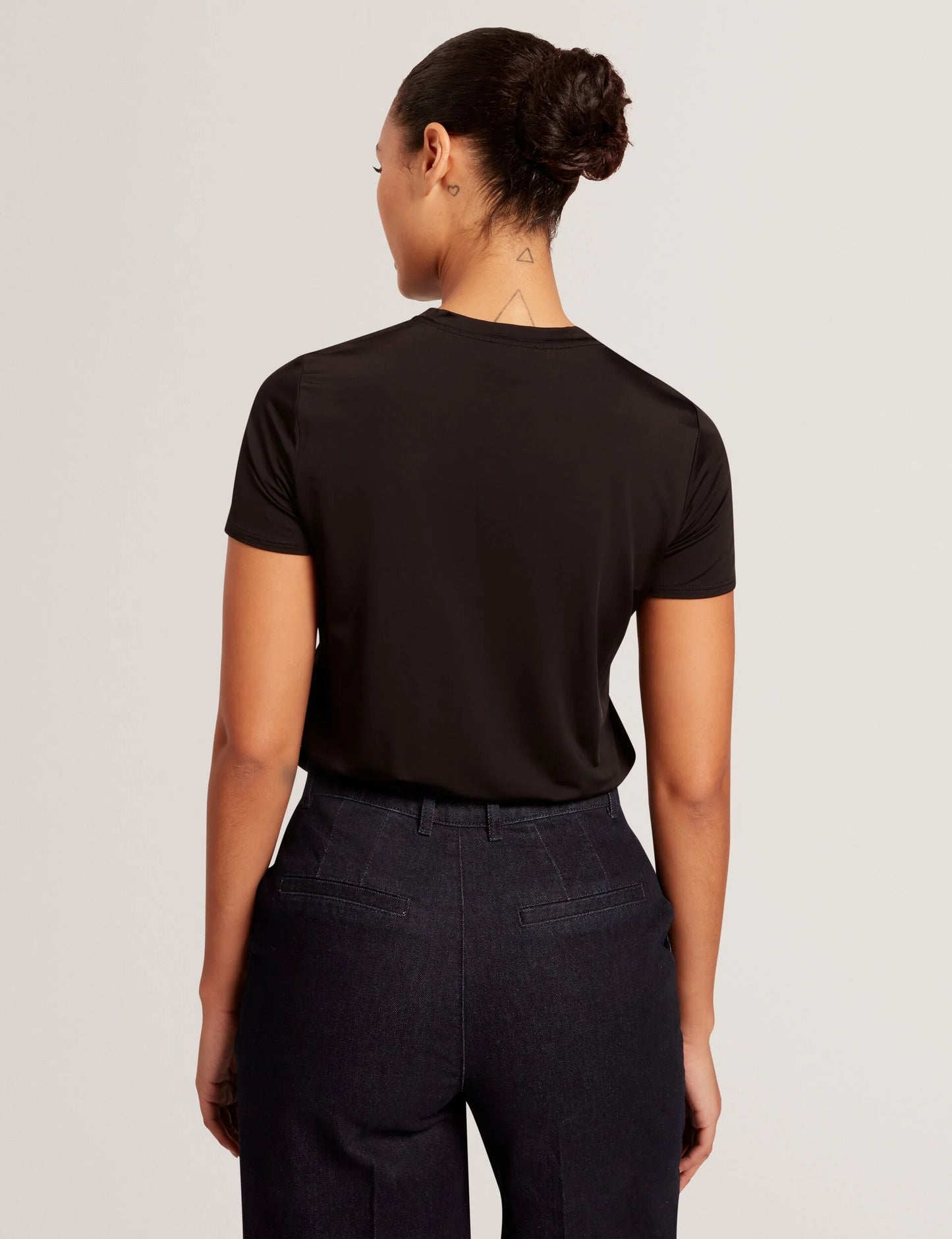 SOLID BLACK TSHIRT WITH SEAM DETAIL | RICH BLACK