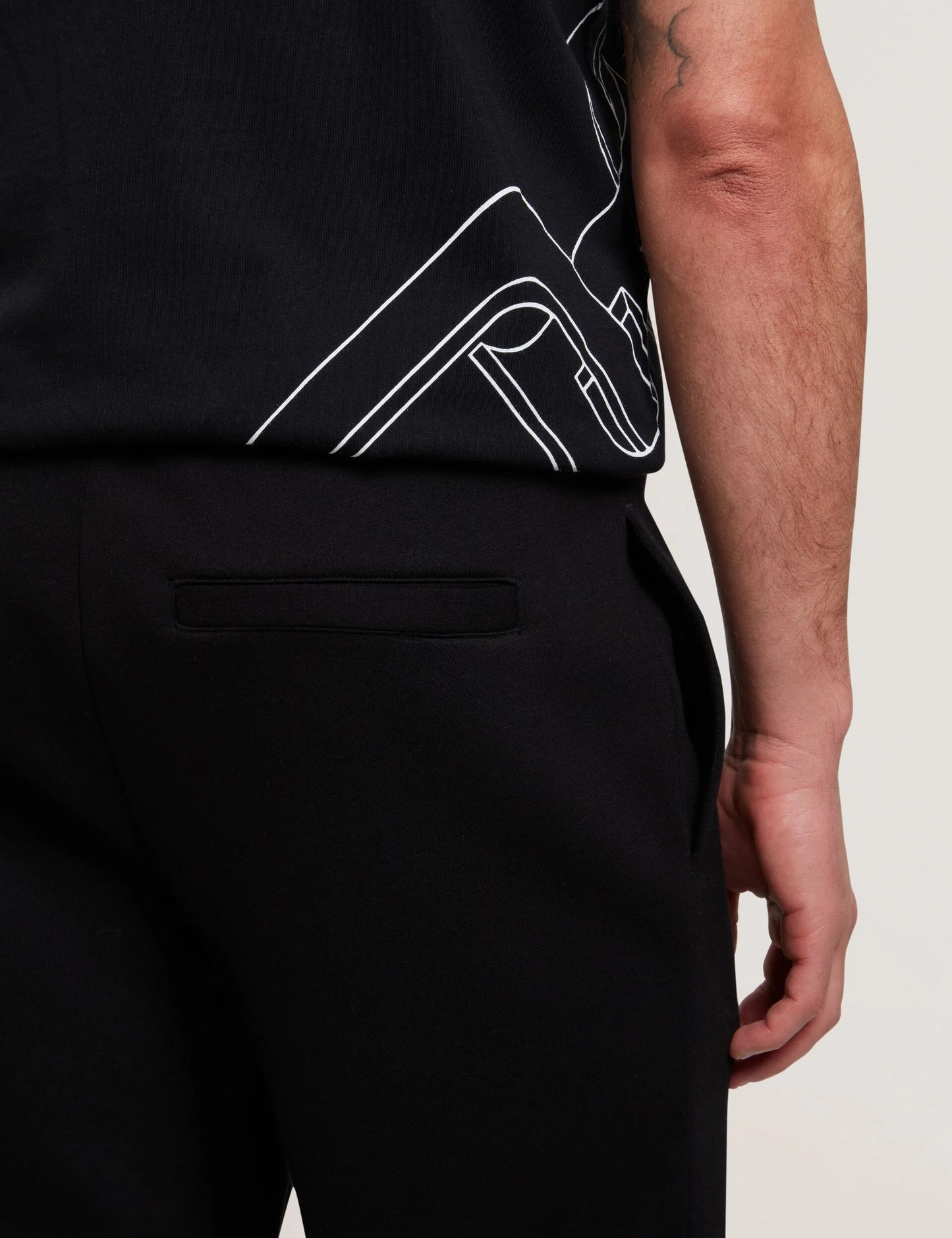 UAVER | BLACK