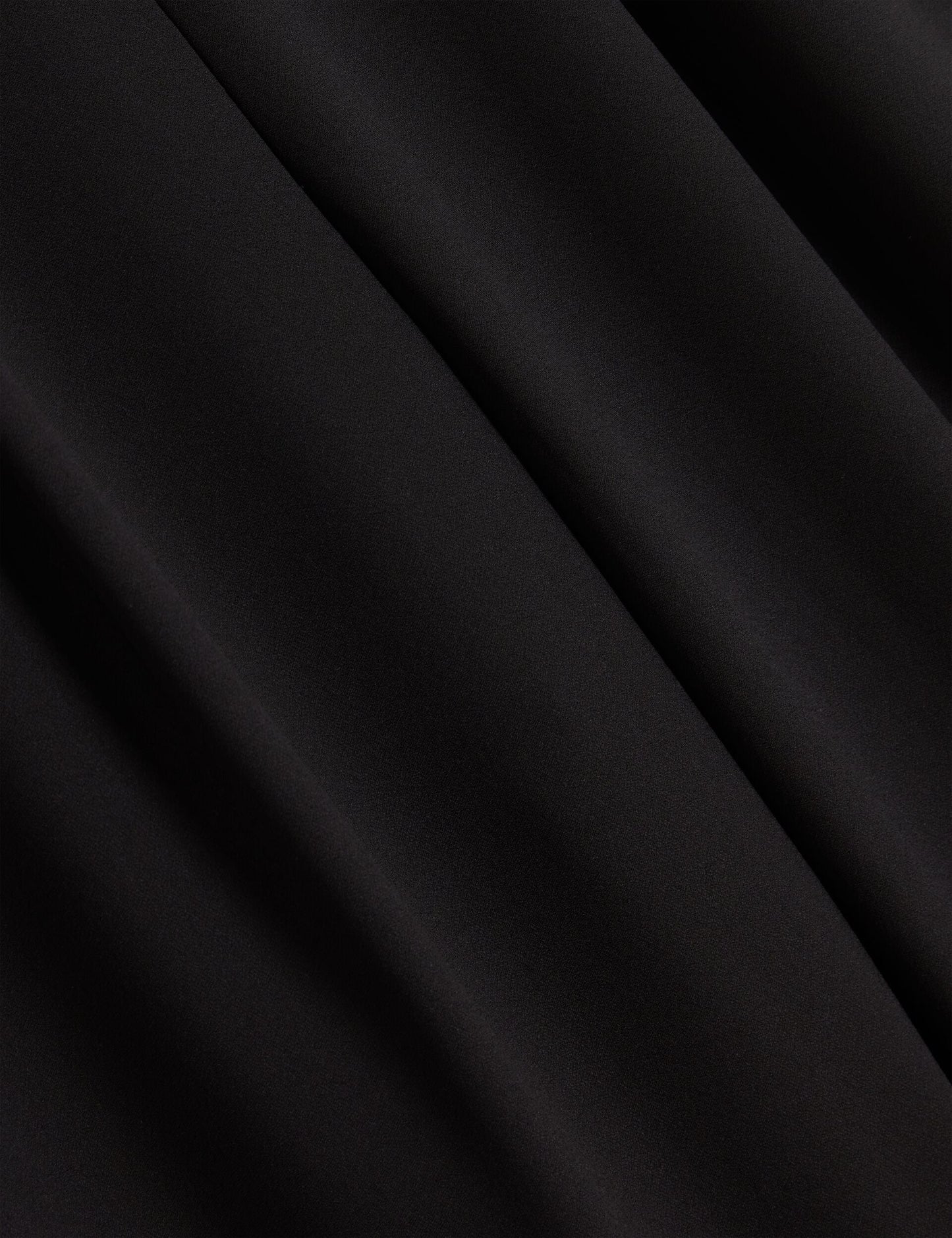 INUJ | BLACK