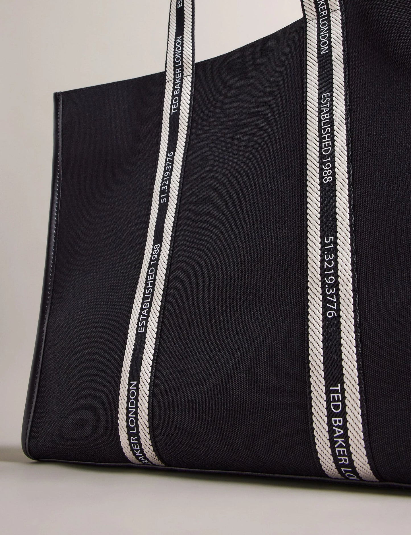 GEORJEY | BLACK