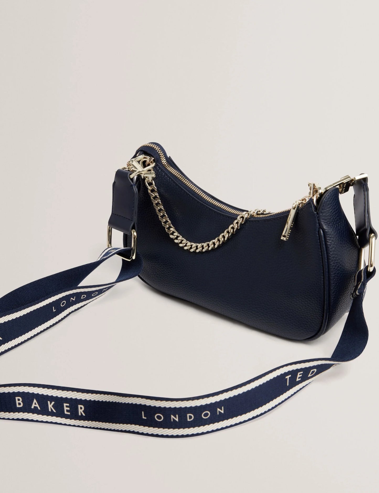 ESSIY | NAVY