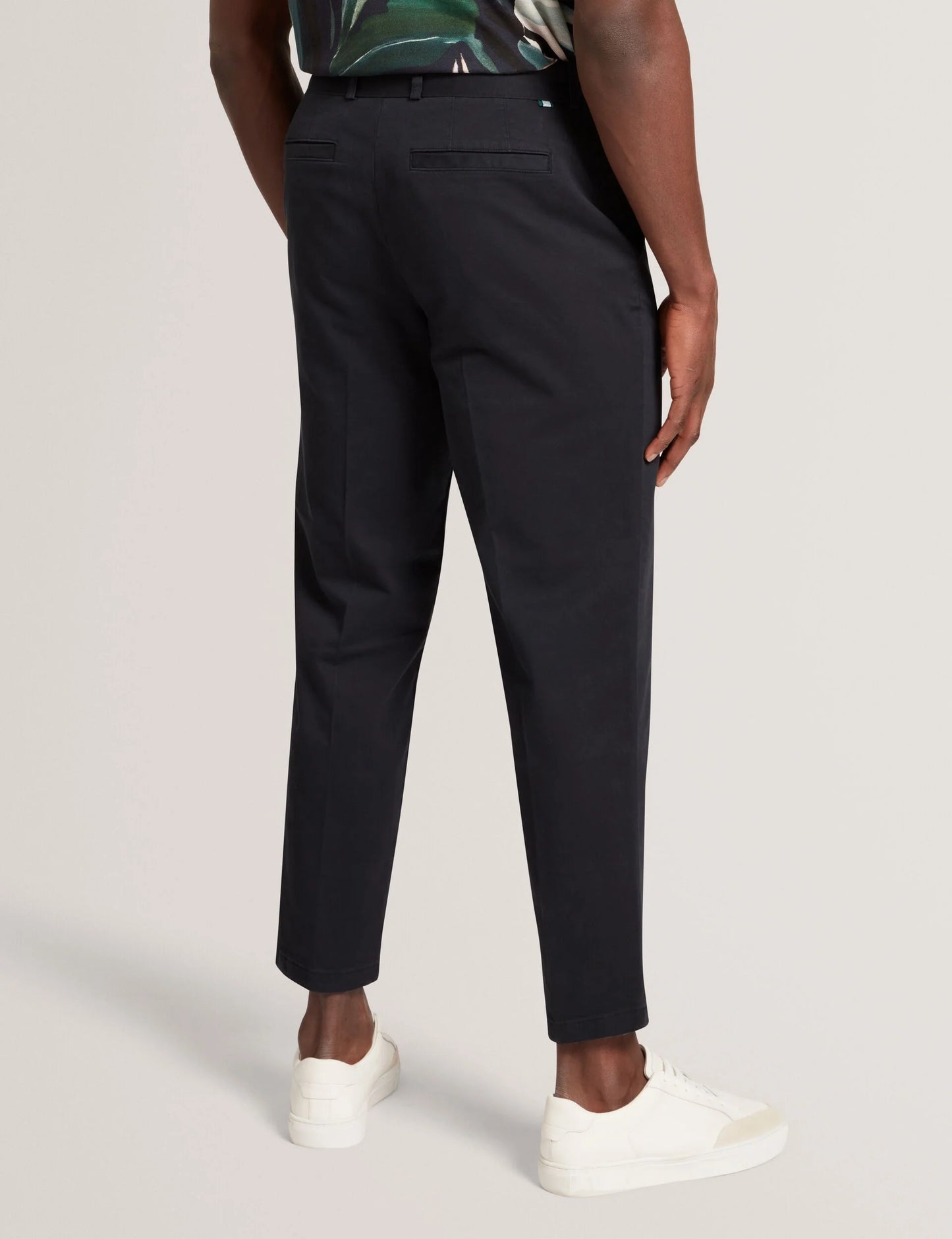 ARMODO | BLACK