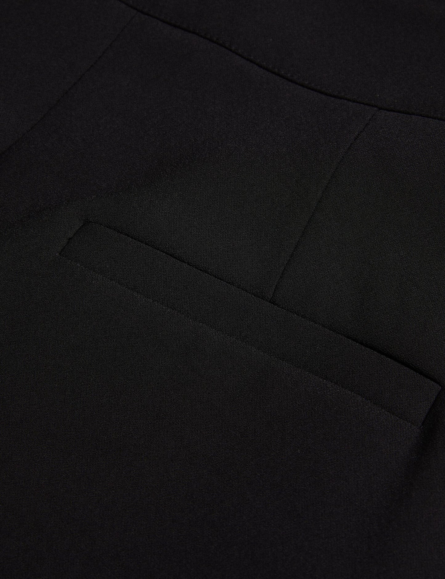 INUT | BLACK