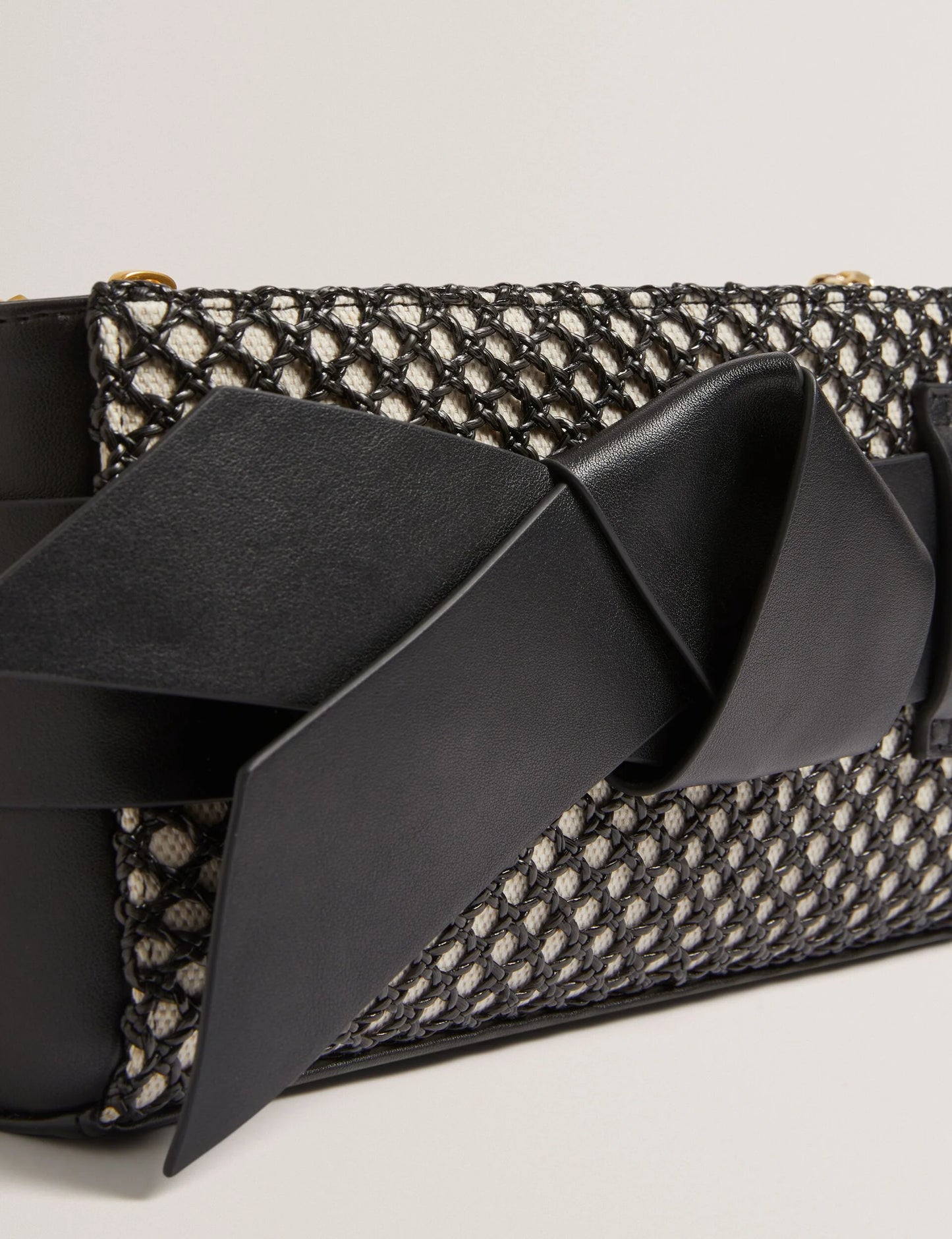 JEESIE | BLACK