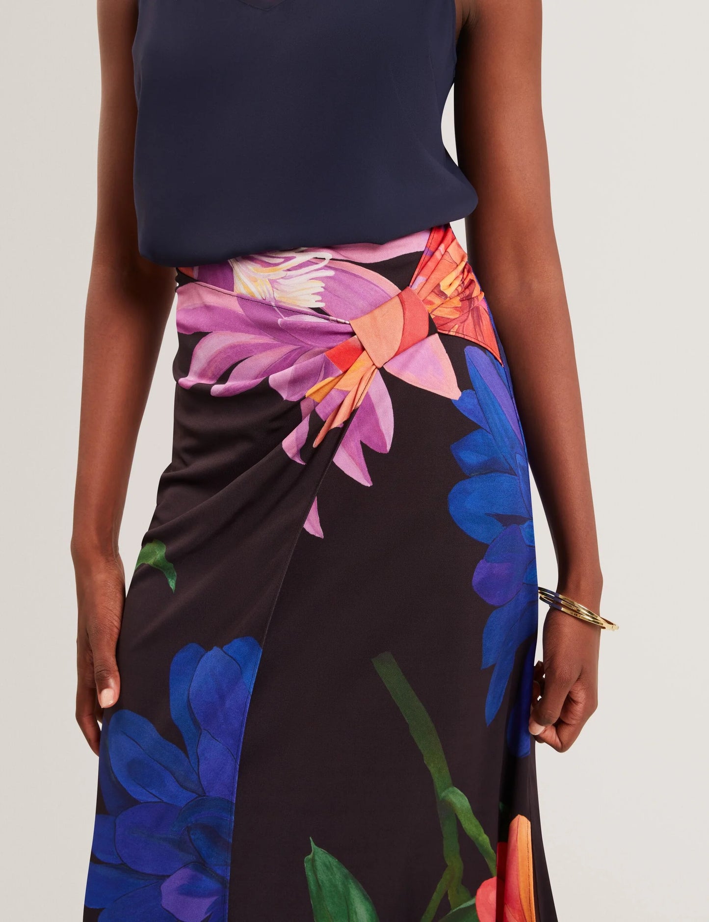VARNIA | BLACK