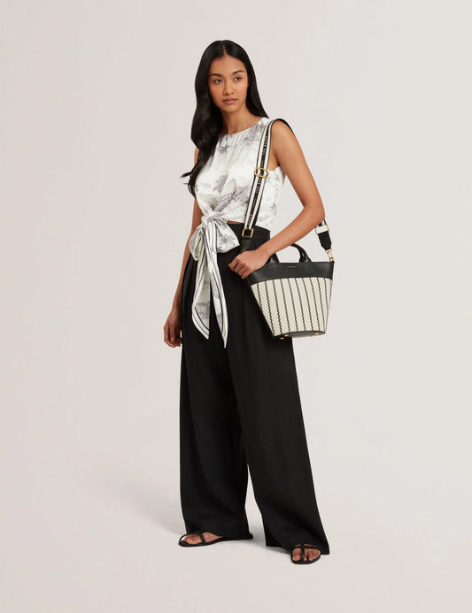 RIVERI | BLACK
