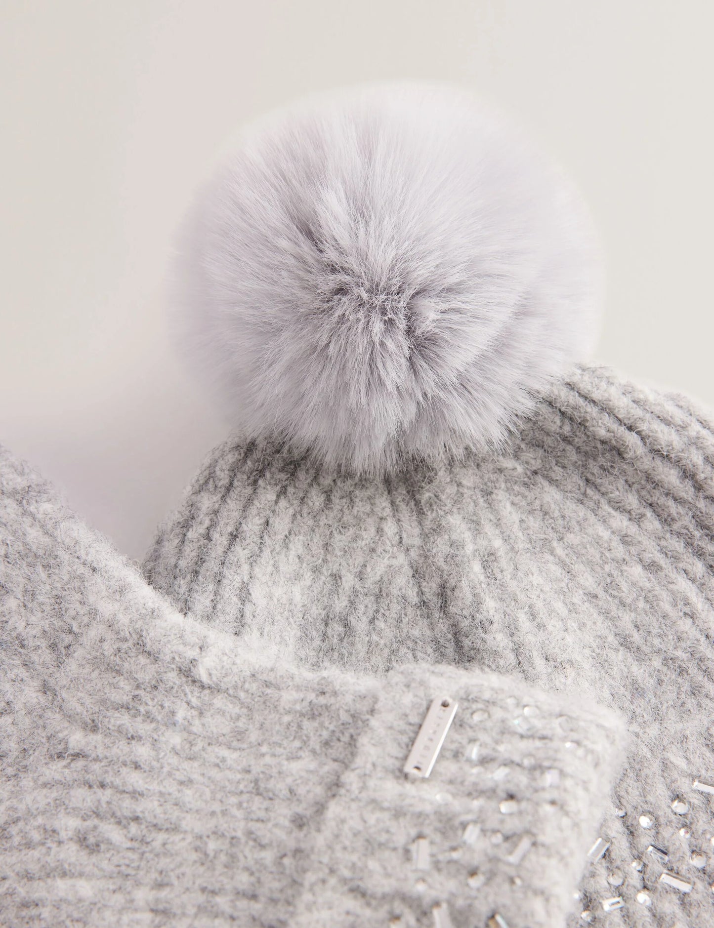 KERIIS | GREY