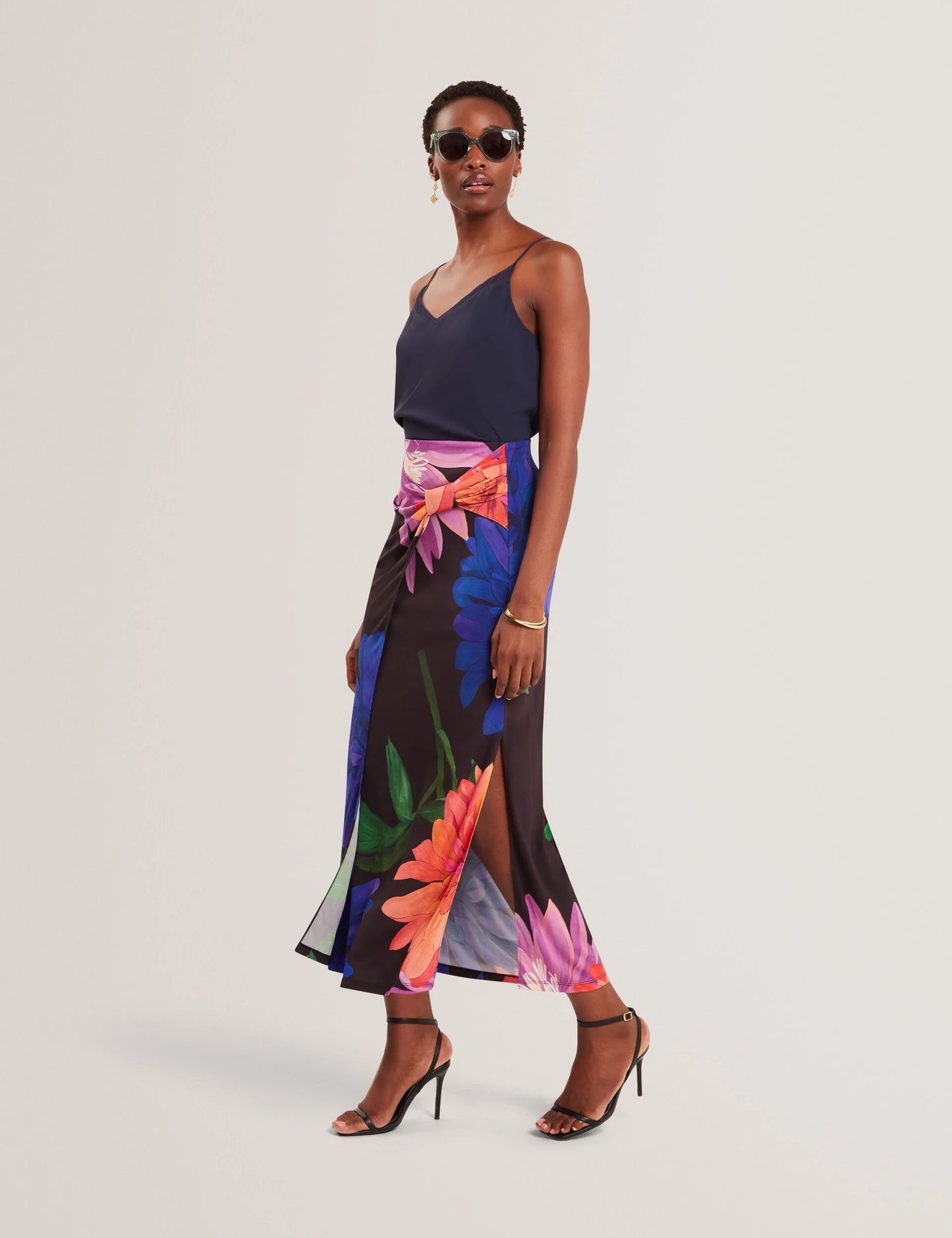 VARNIA | BLACK