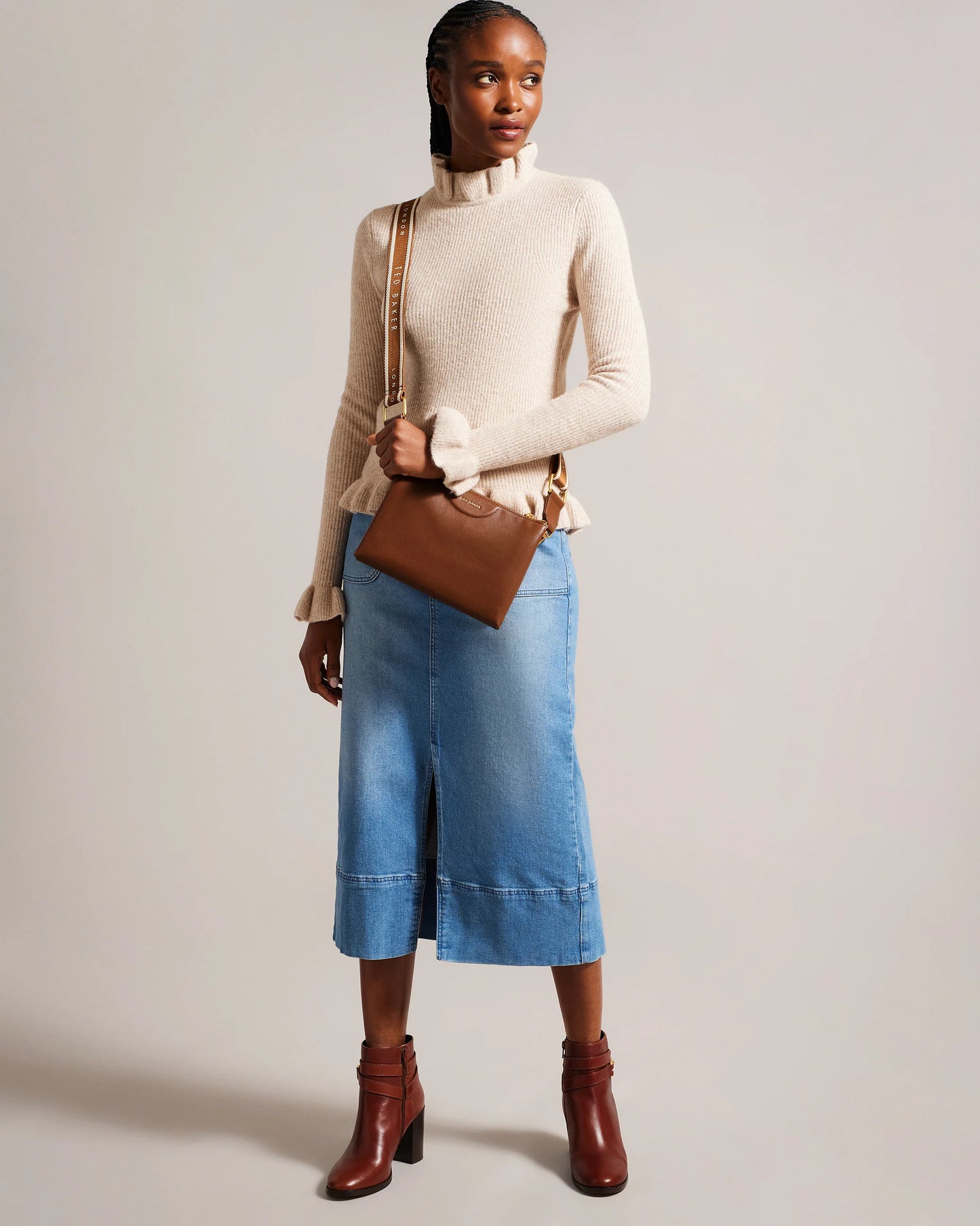 ESILLE | BROWN