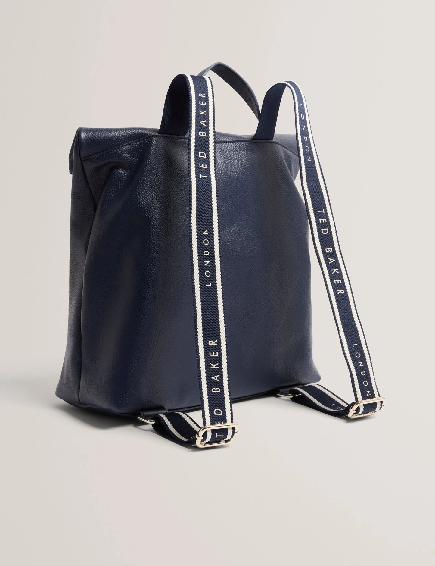 ESSAYA | NAVY