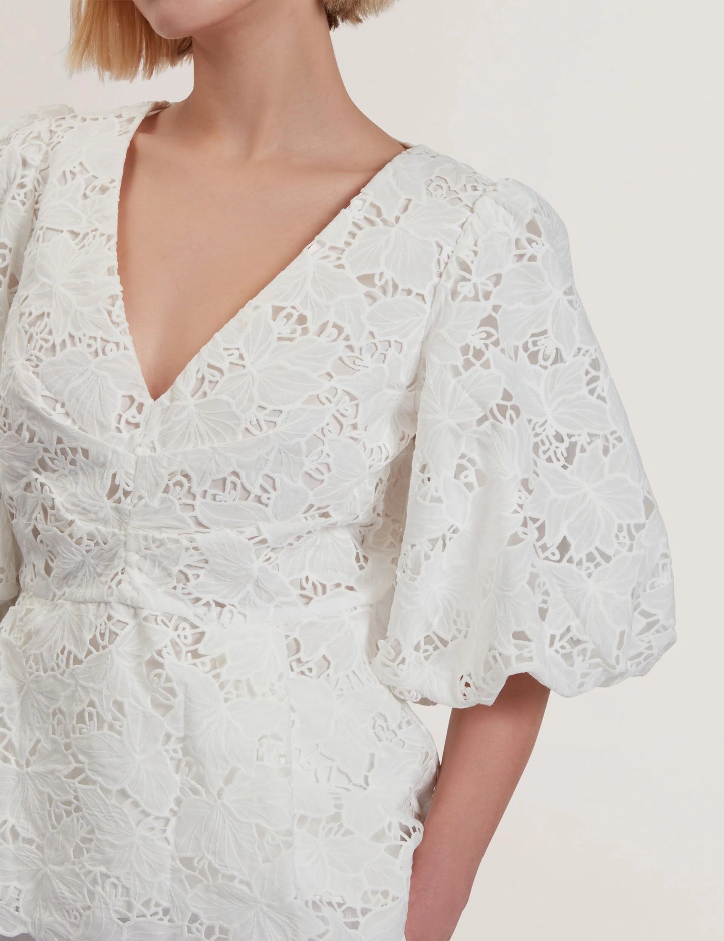 ELLARI | WHITE