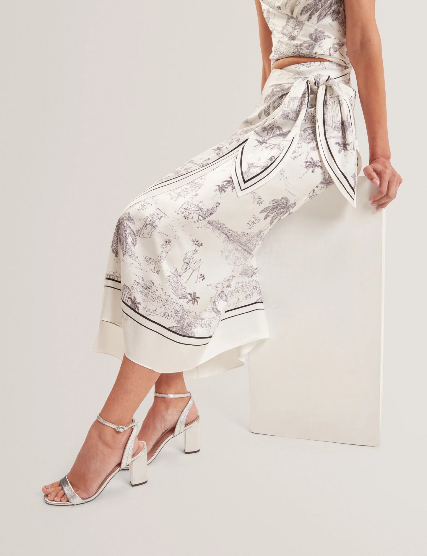 MELVA | IVORY