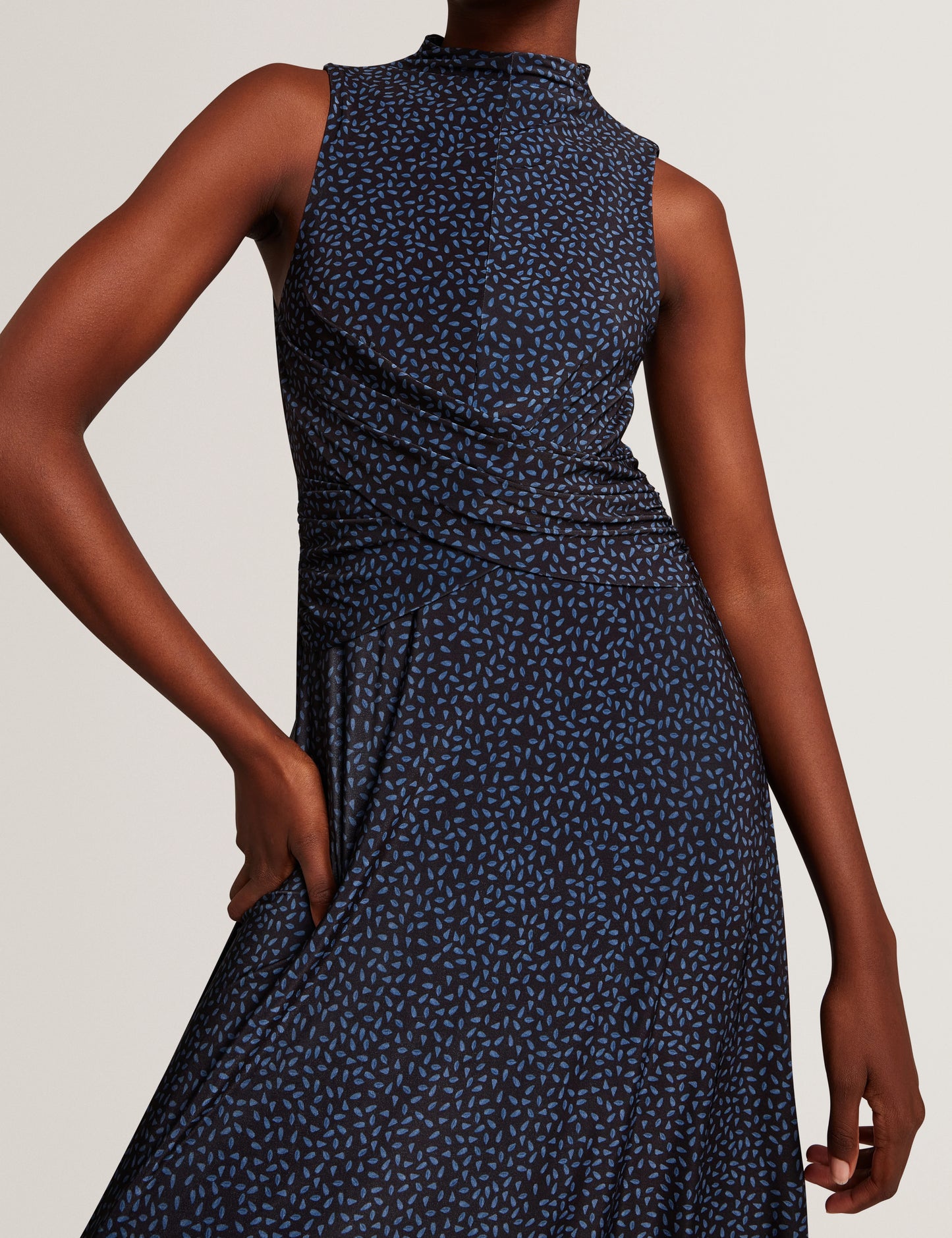 INISHA | BLACK