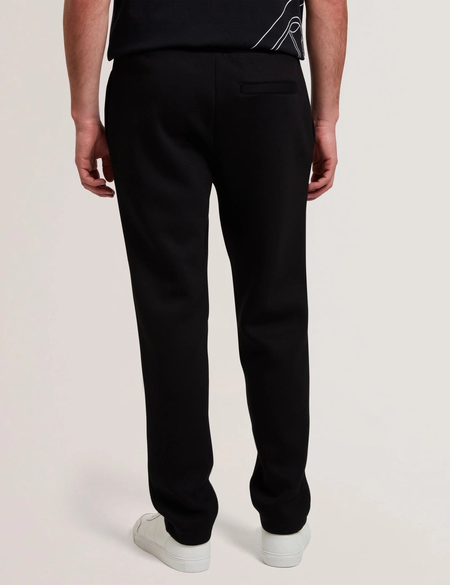 UAVER | BLACK