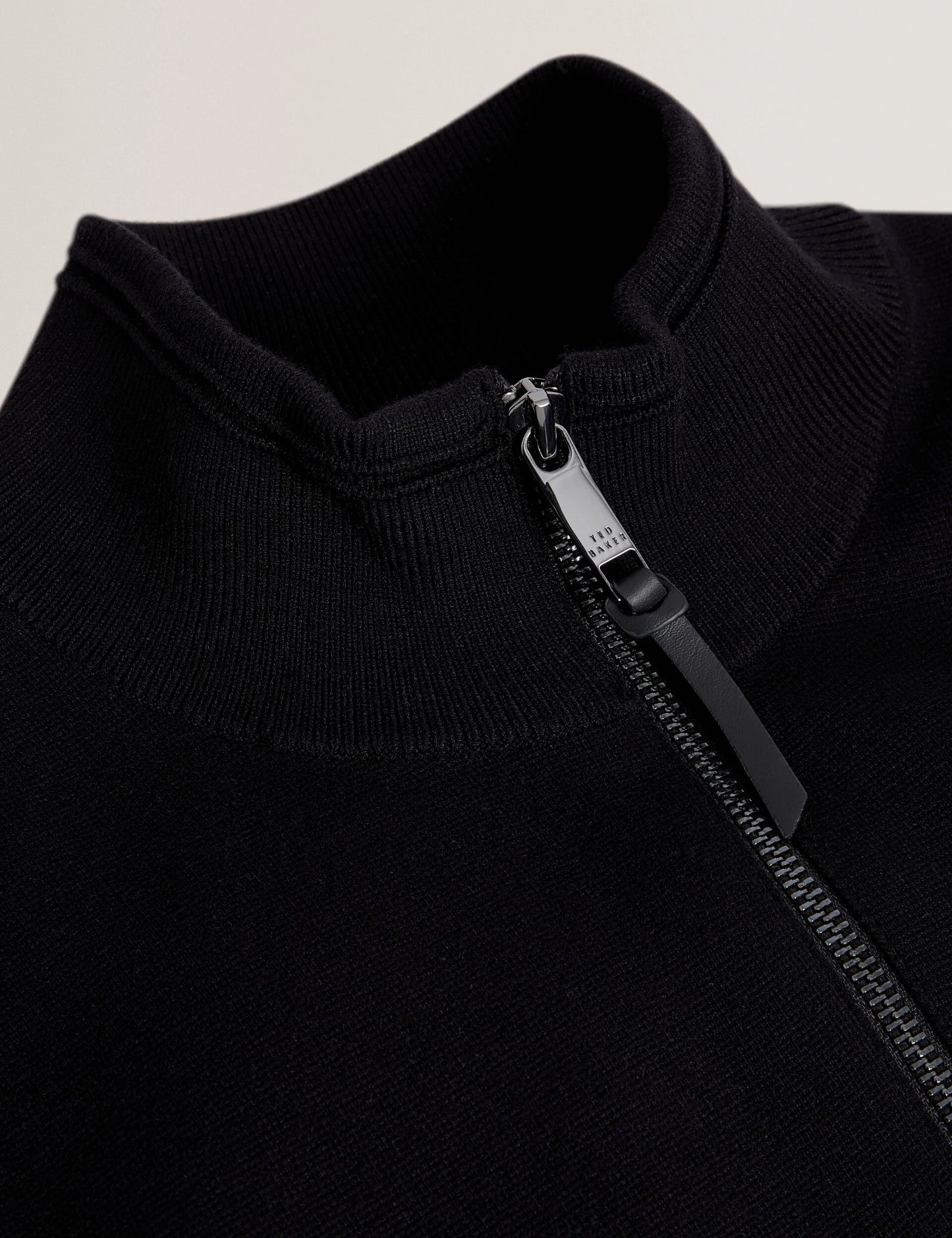 TERINCE | BLACK