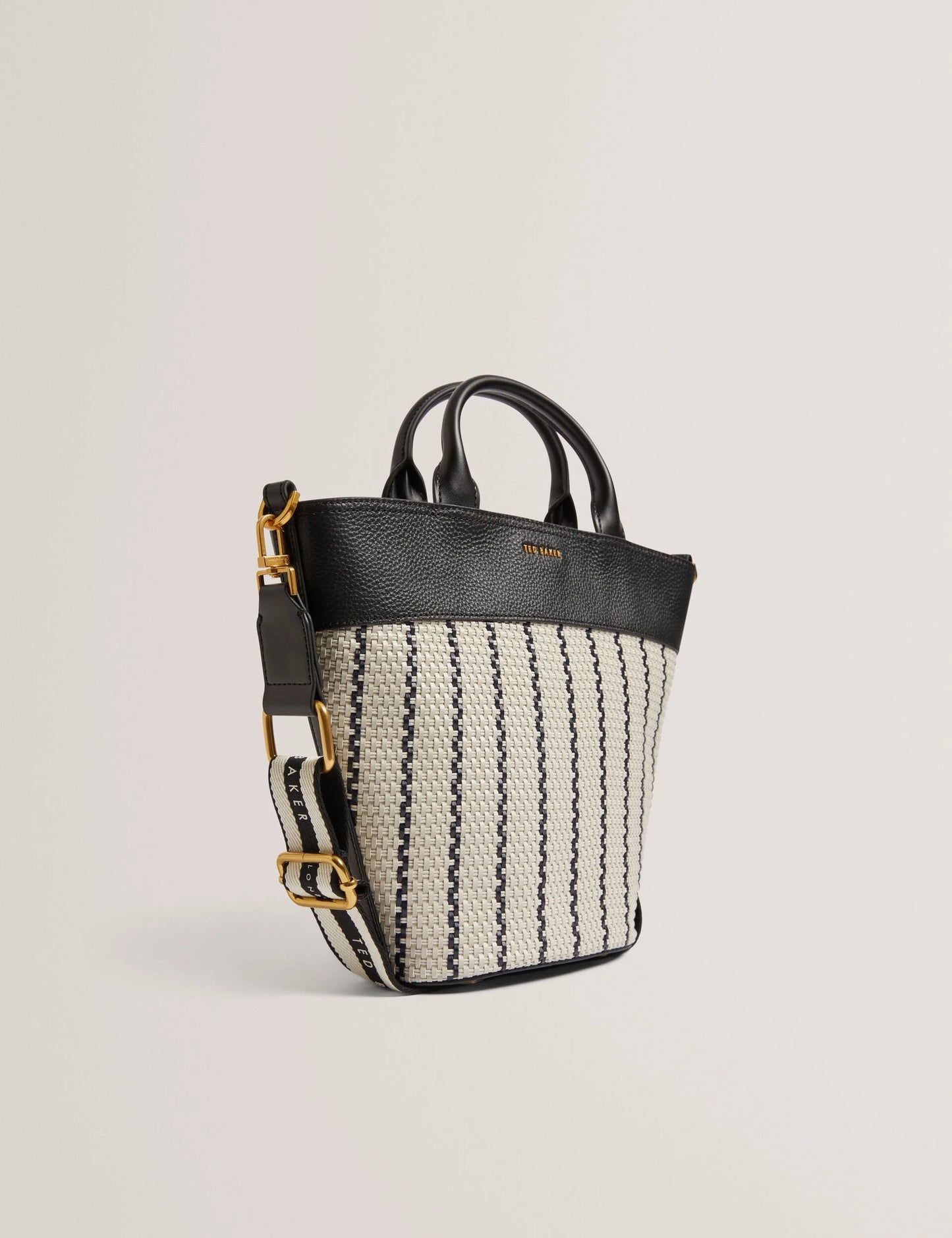 RIVERI | BLACK