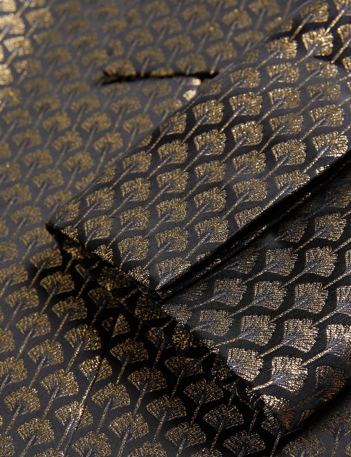 MANGU | BLACK