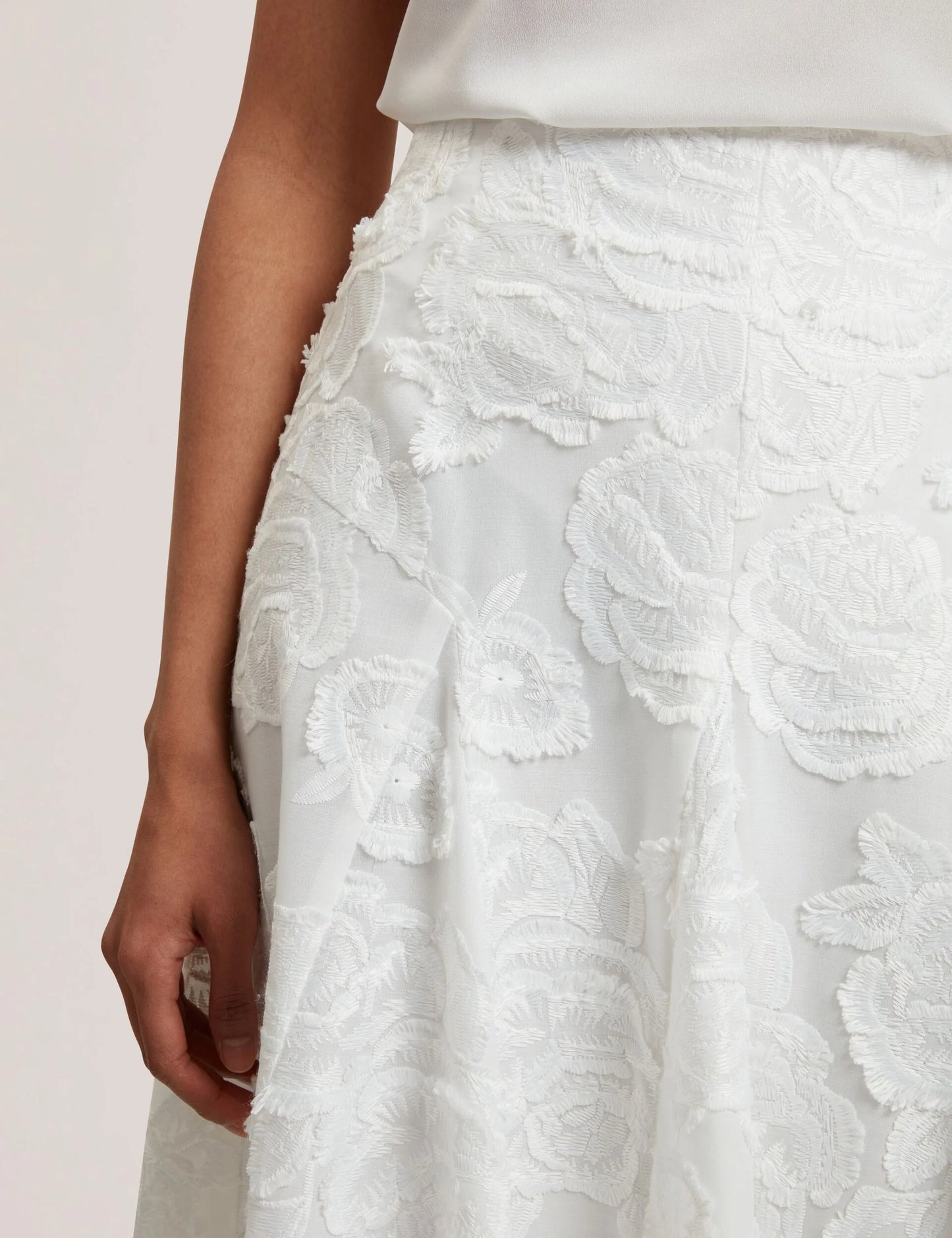 ECCRINA | WHITE