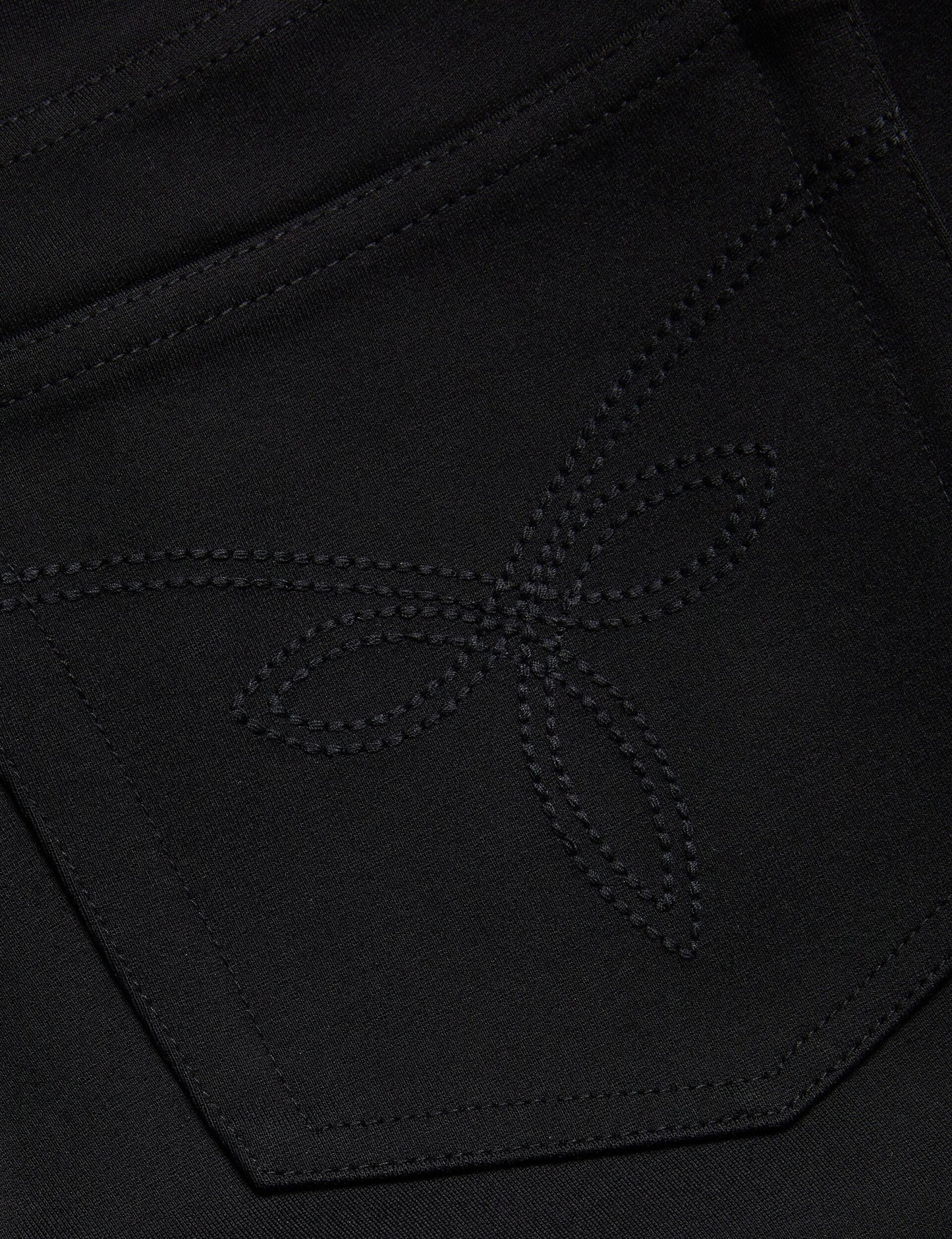 STRENTI | BLACK