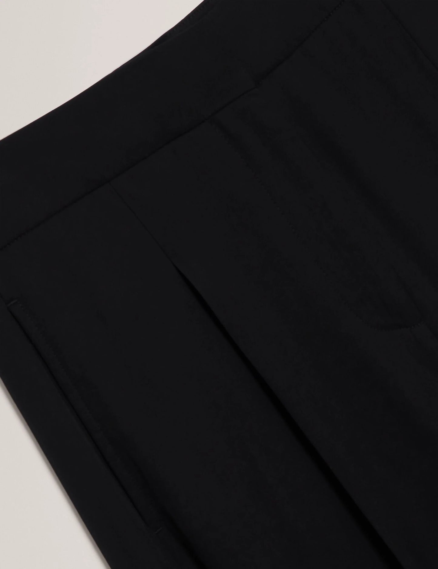 KIOLLI | BLACK