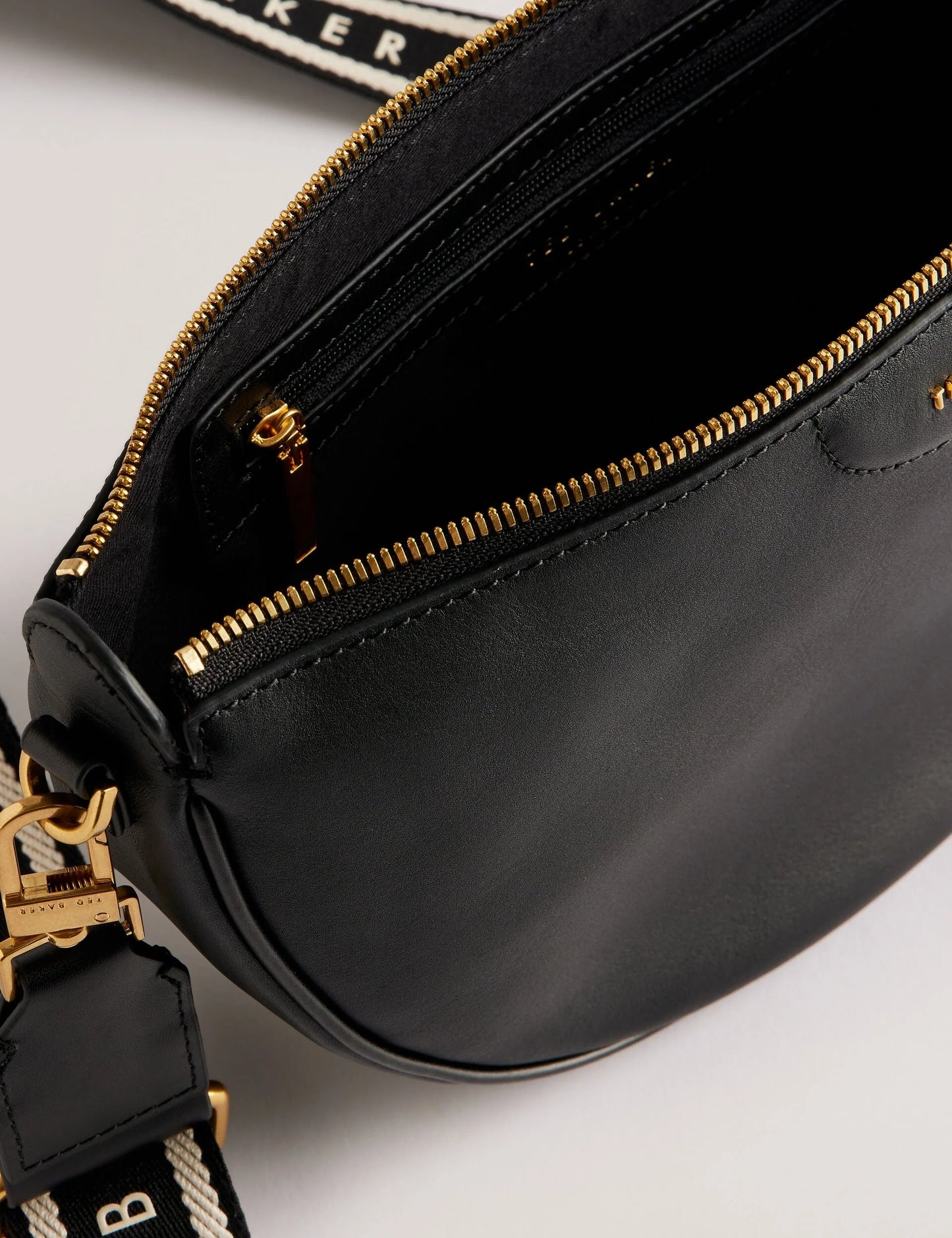 ESSINA | BLACK