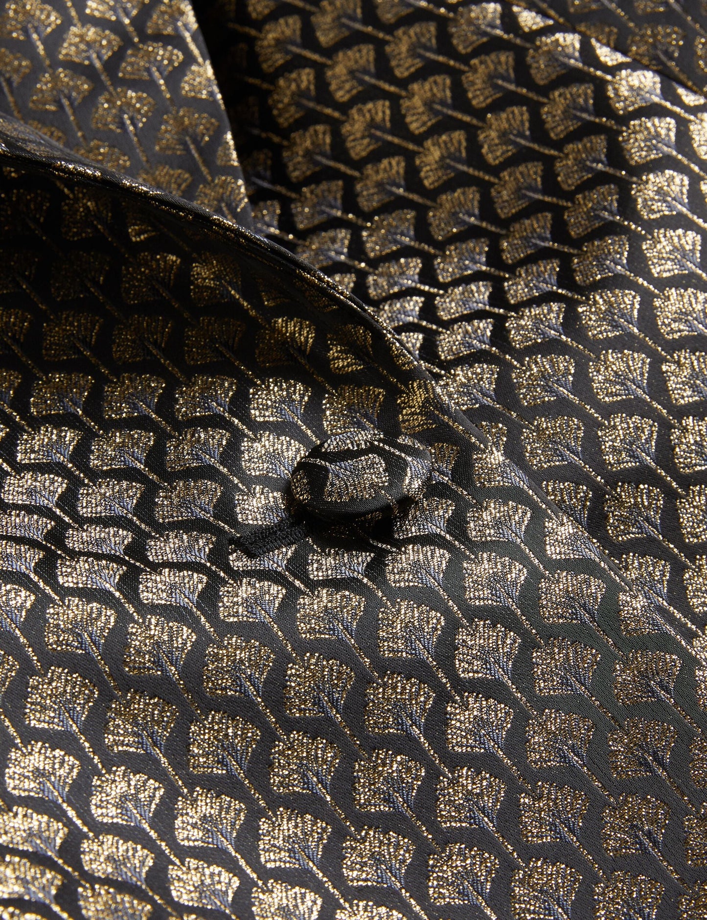 MANGU | BLACK