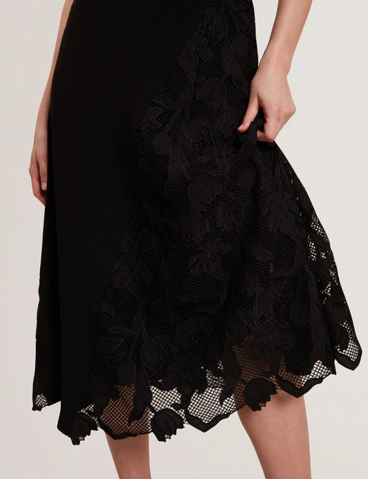 SLEEVELESS LACE APPLIQUE MIDI DRESS | RICH BLACK