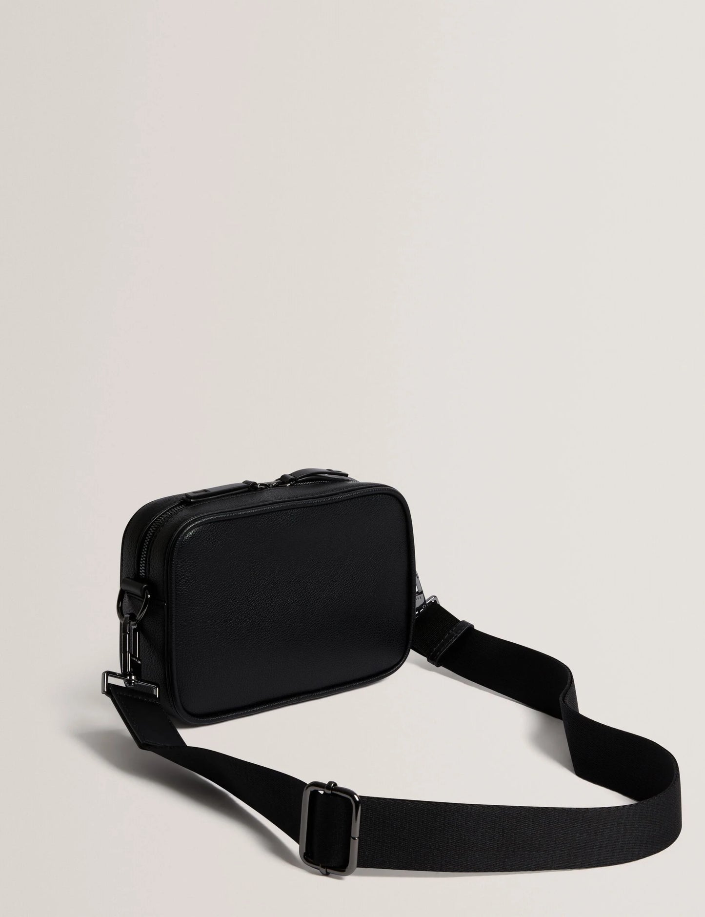 TAIG | BLACK