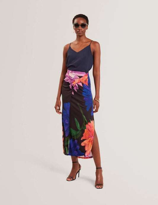 VARNIA | BLACK