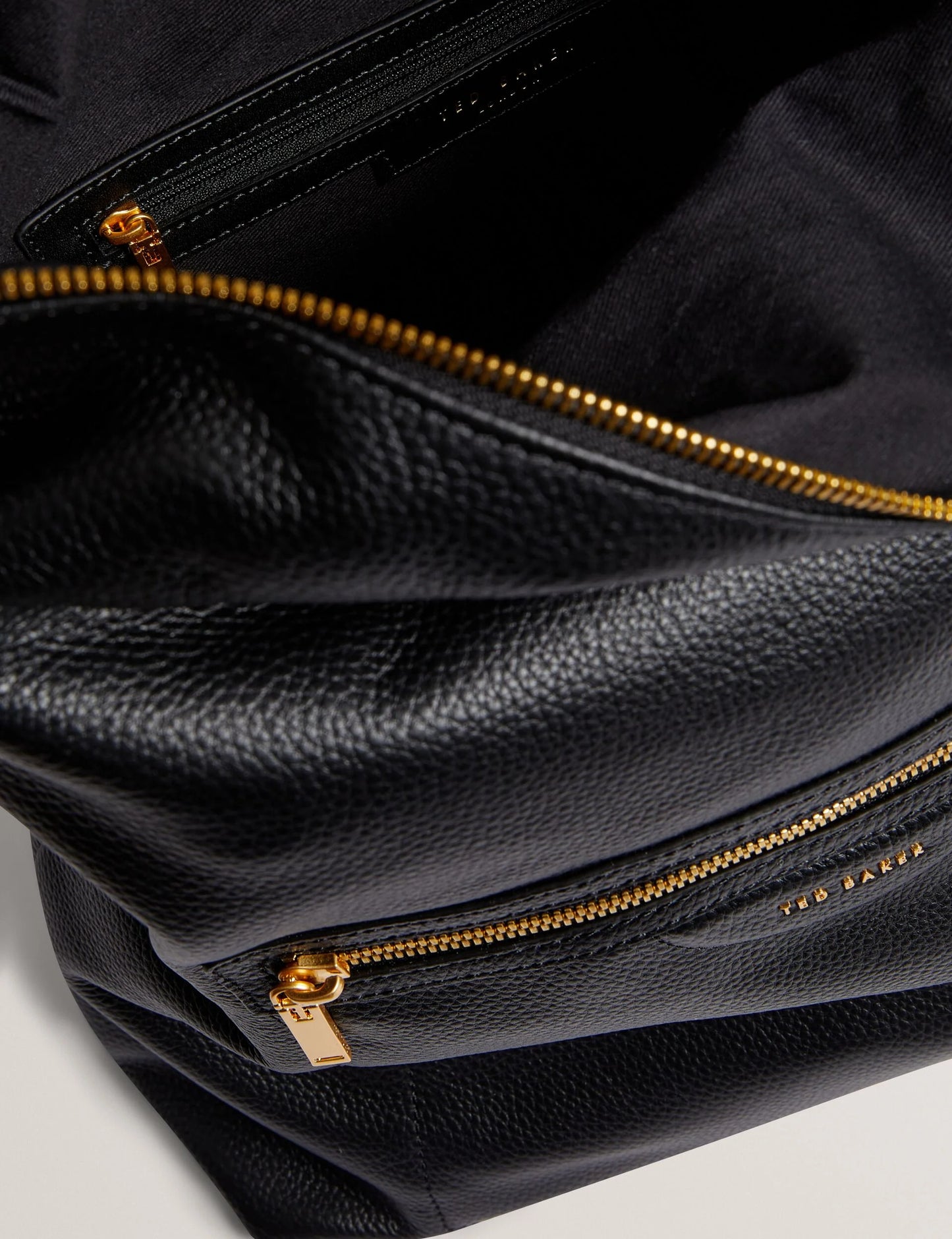 ESSAYA | BLACK
