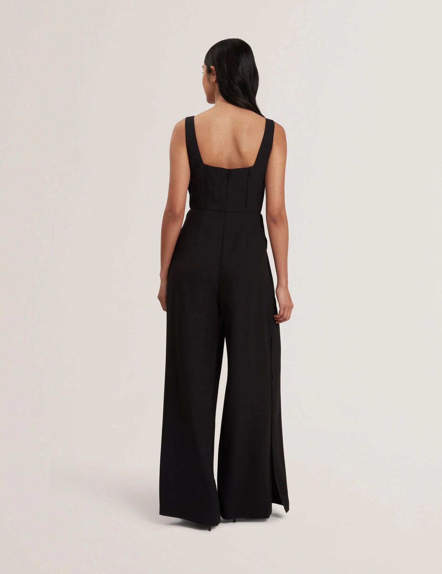INUJ | BLACK