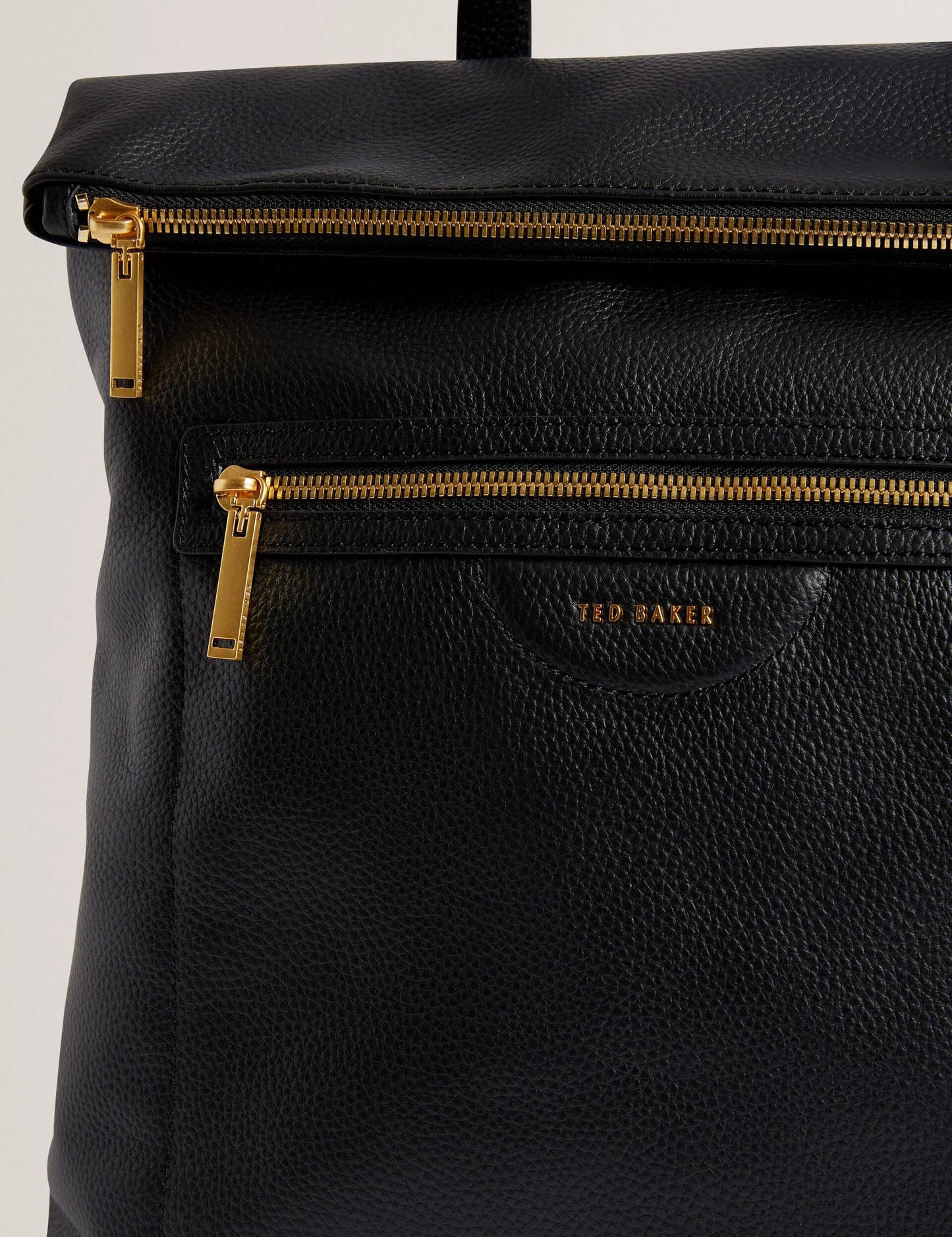 ESSAYA | BLACK