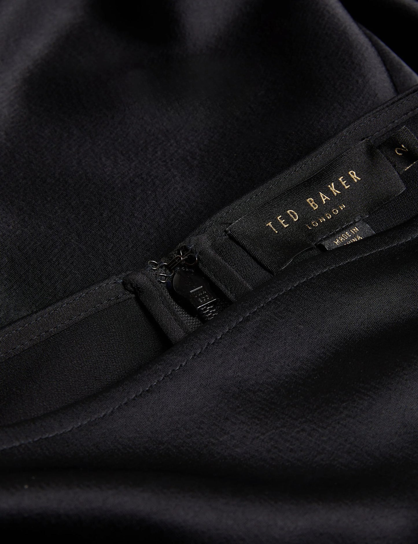 AVELLI | BLACK
