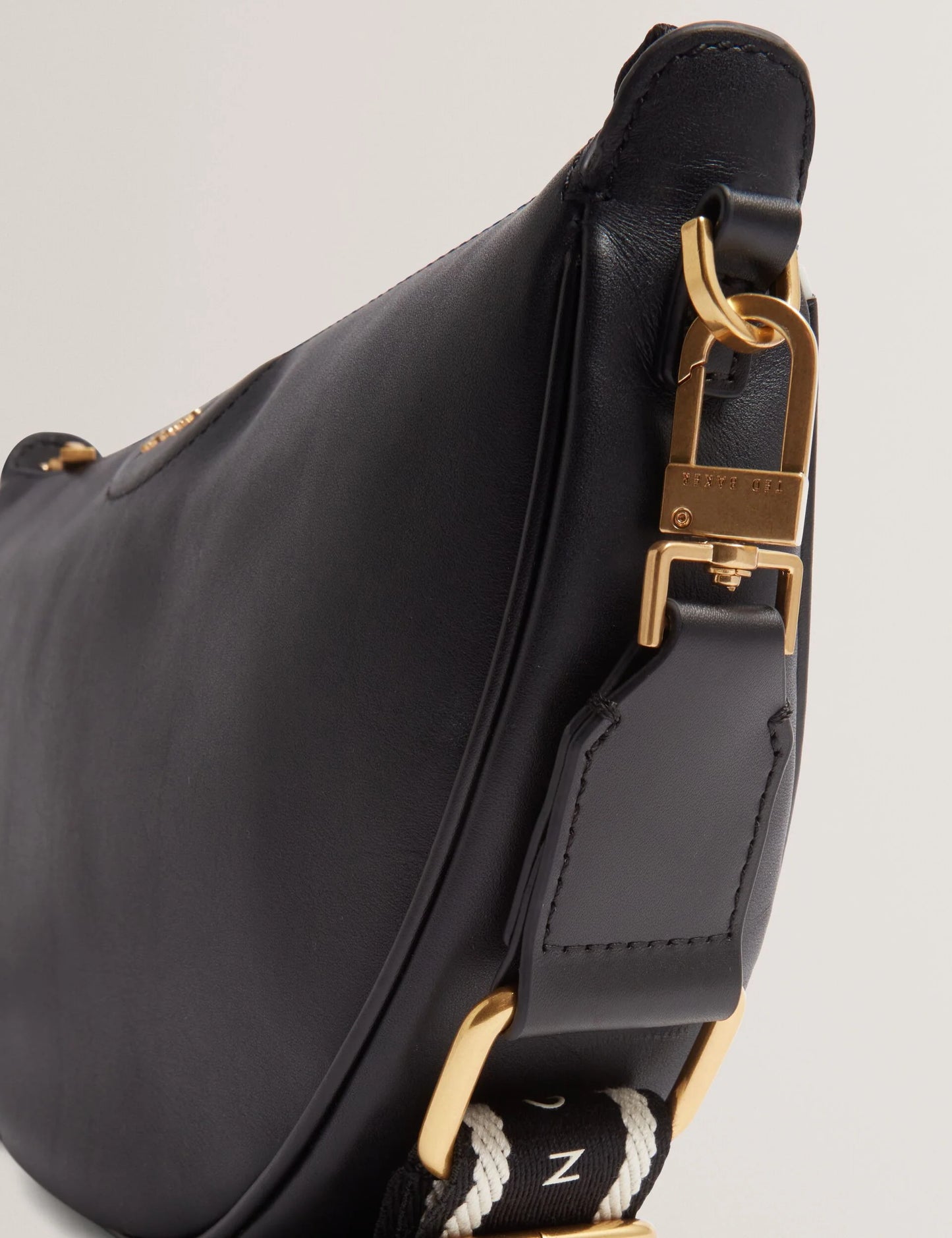 ESSINA | BLACK